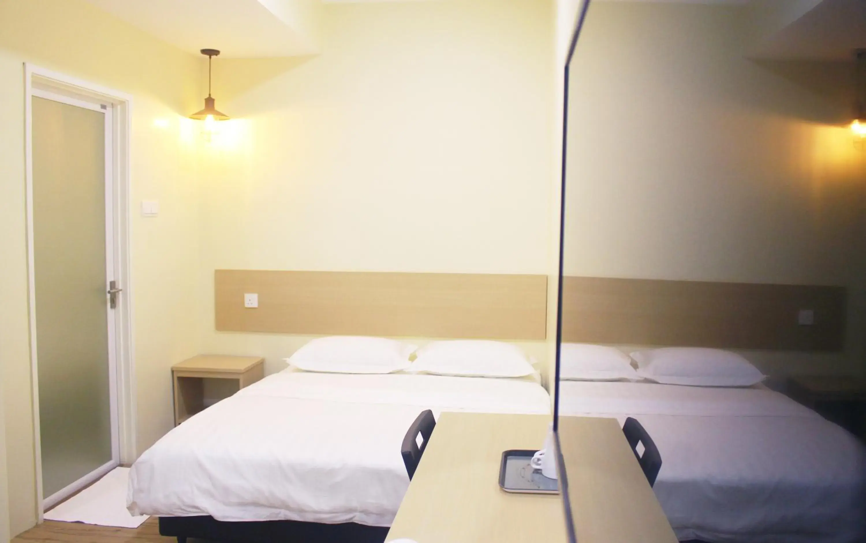 Bed in No.31 Maple Inn Bed in No.31 Maple Inn