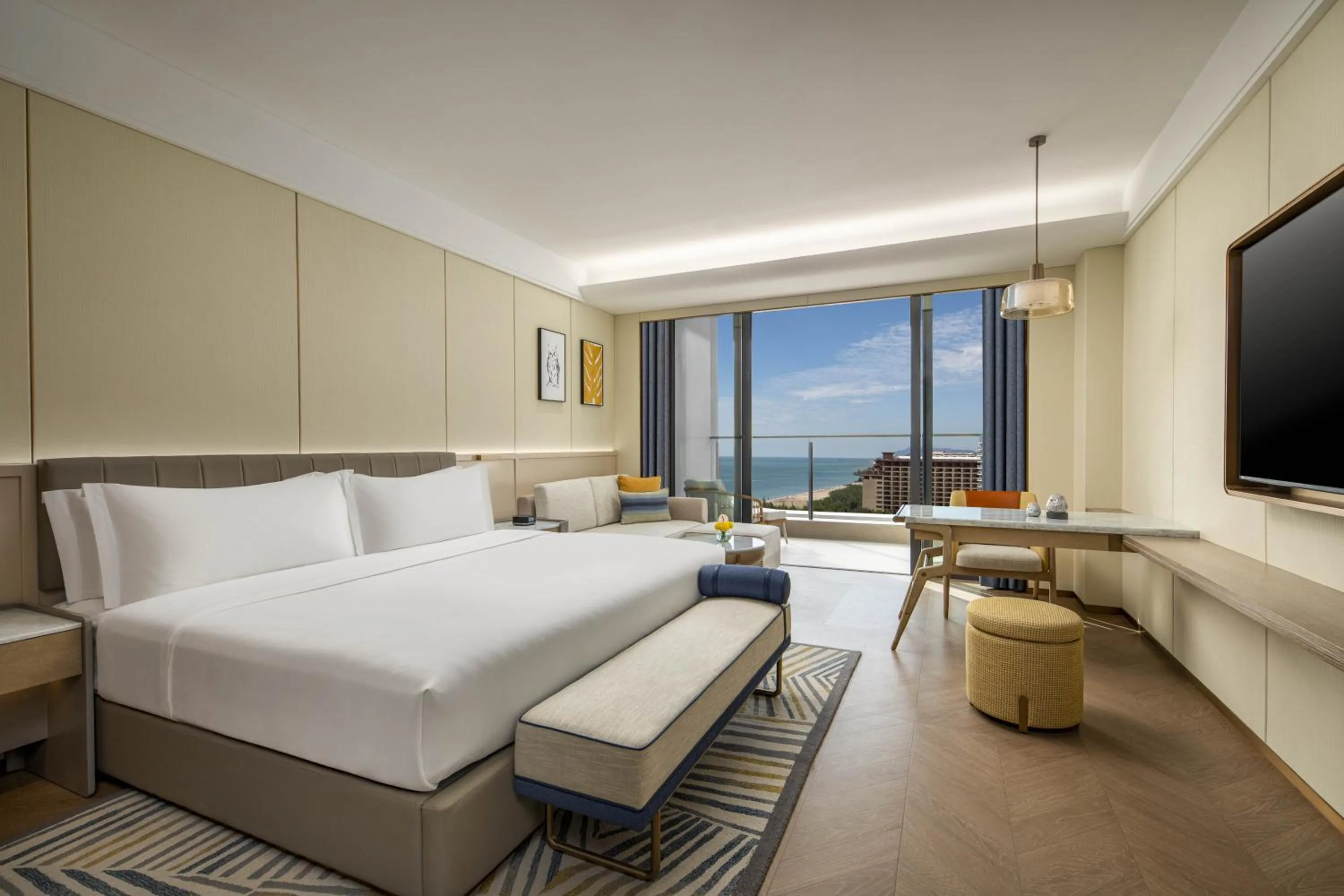 Photo of the whole room, Bed in voco Sanya Bay by IHG