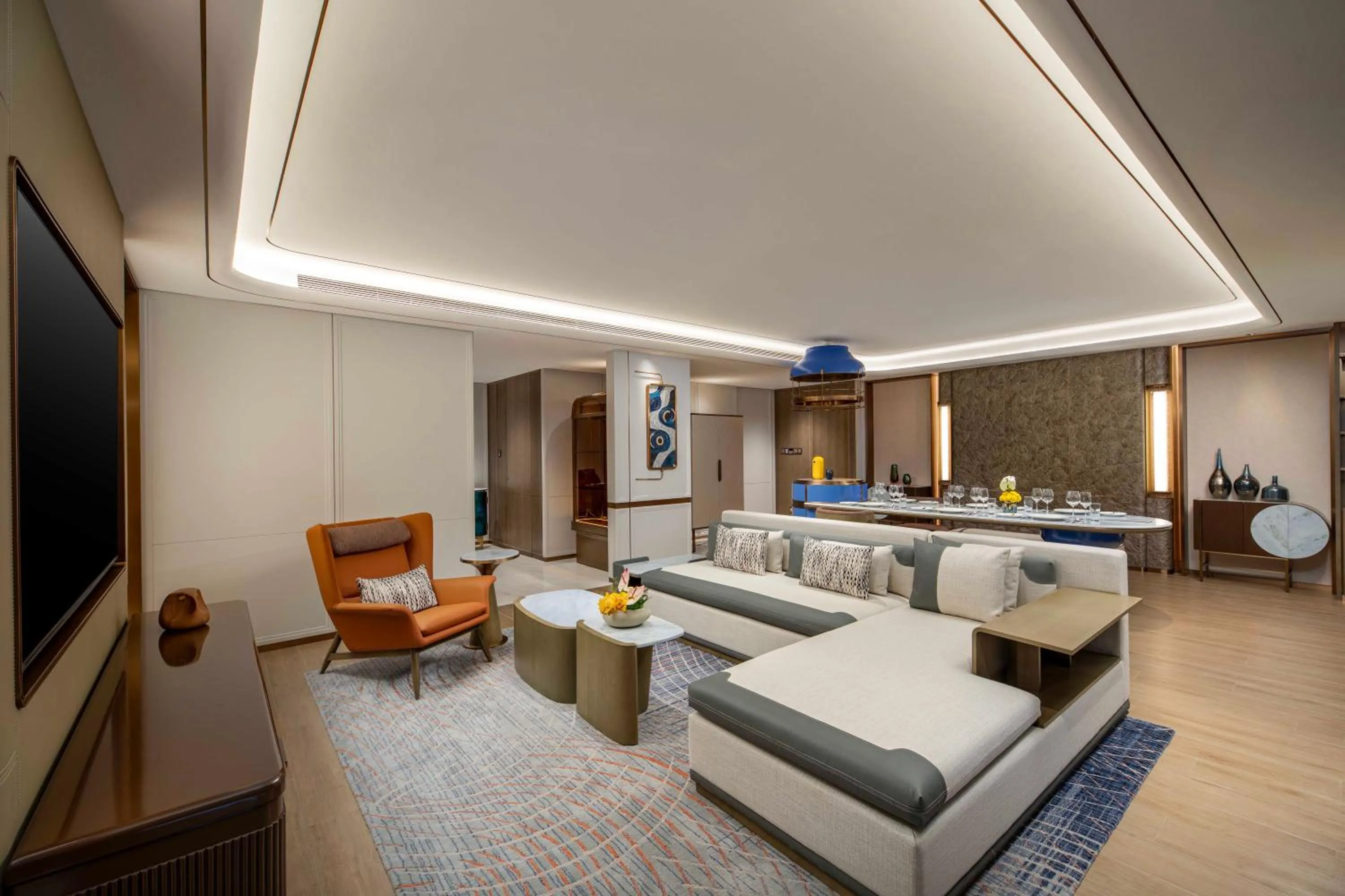 Living room, Bed in voco Sanya Bay by IHG
