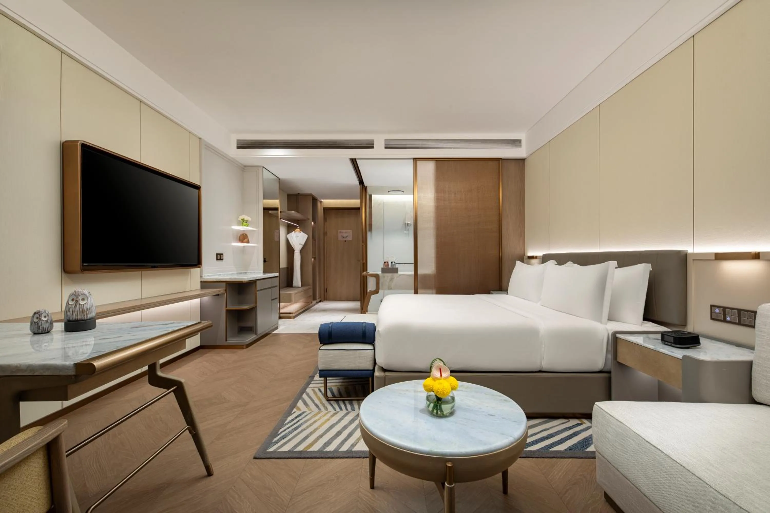Photo of the whole room, Bed in voco Sanya Bay by IHG