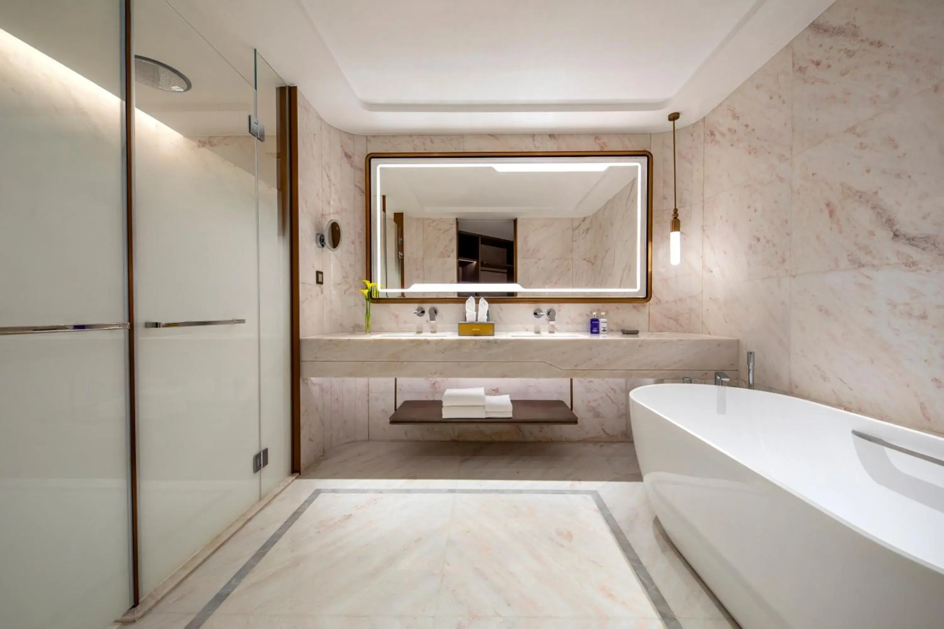 One-Bedroom Suite with Ocean View in voco Sanya Bay by IHG One-Bedroom Suite with Ocean View in voco Sanya Bay by IHG