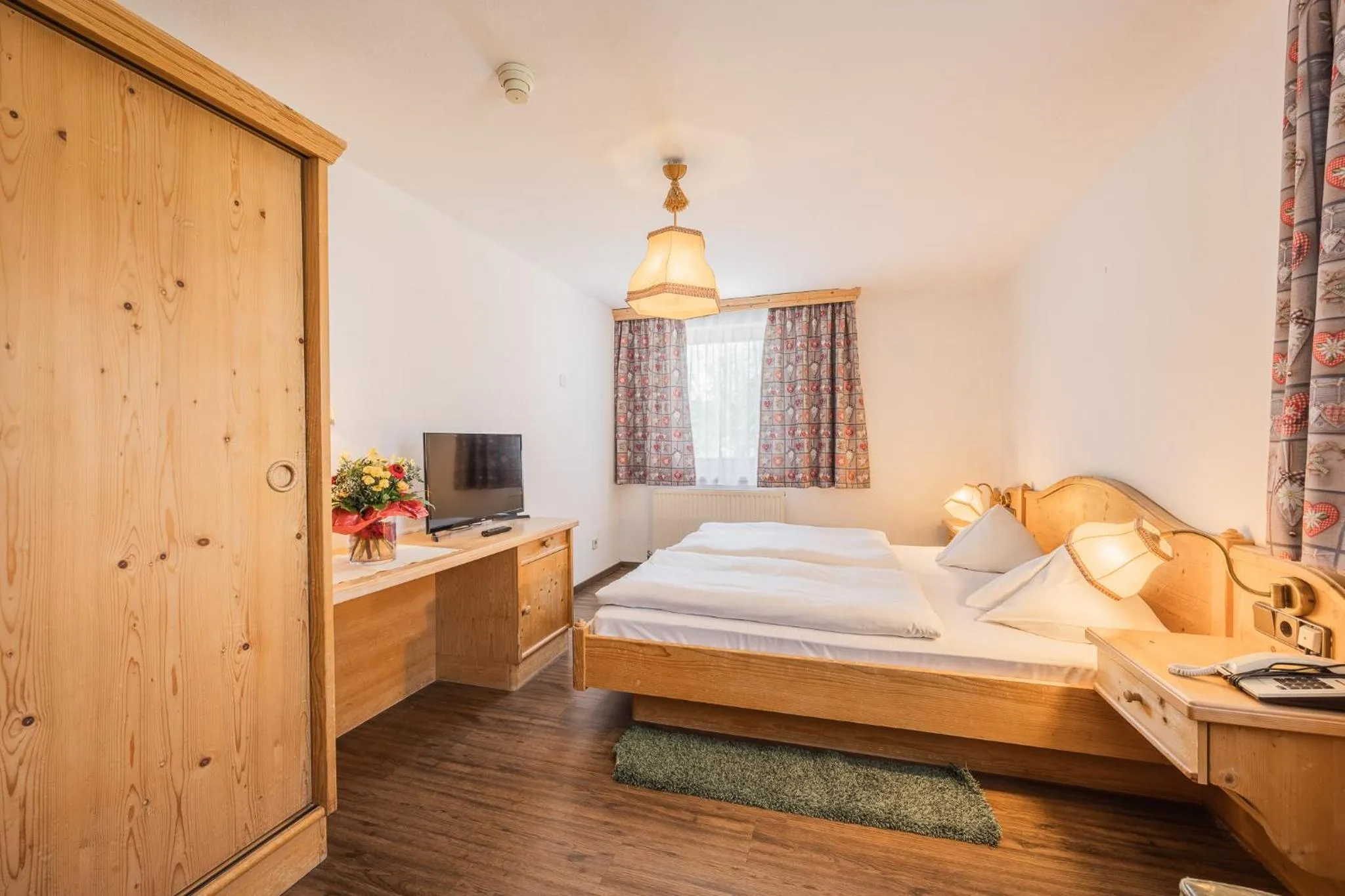 Staff, Bed in Batzenhäusl