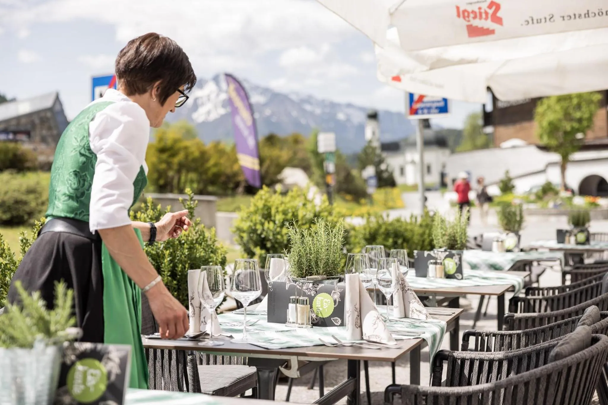 Restaurant/places to eat in Batzenhäusl