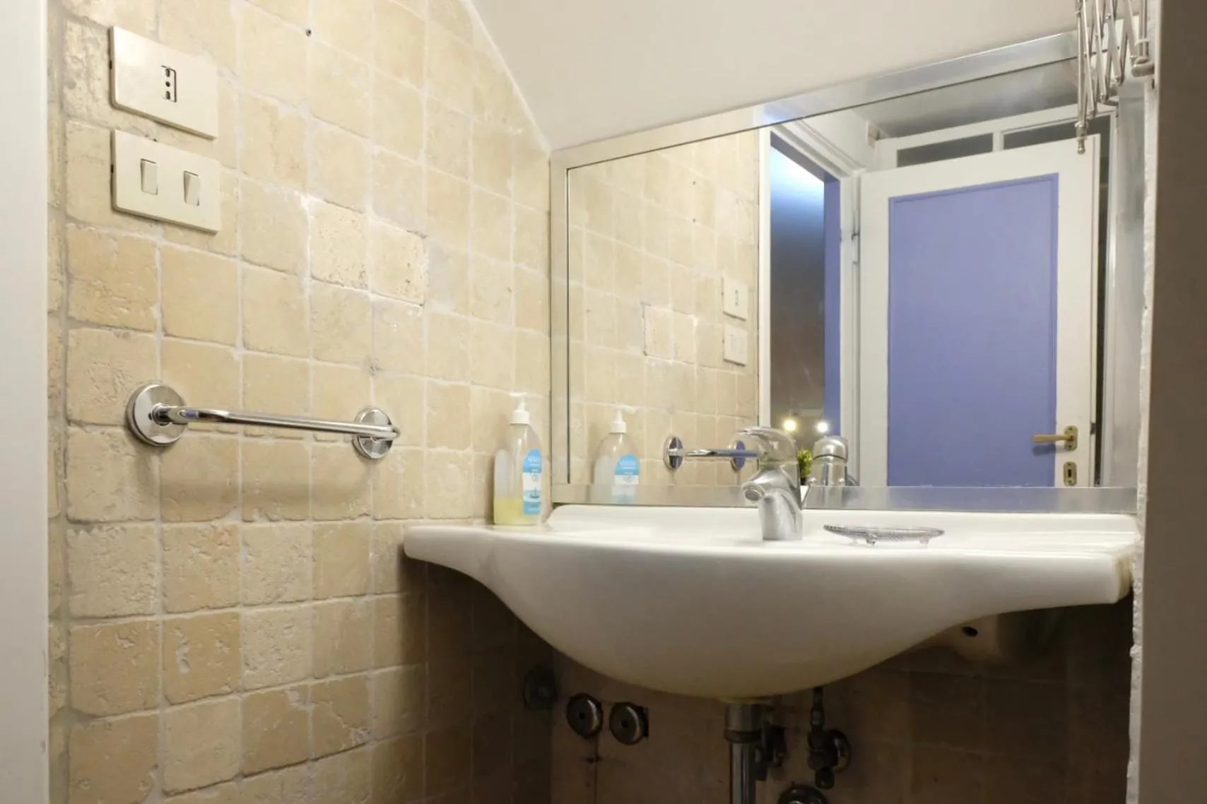 Bathroom in Apartments Via Giulia