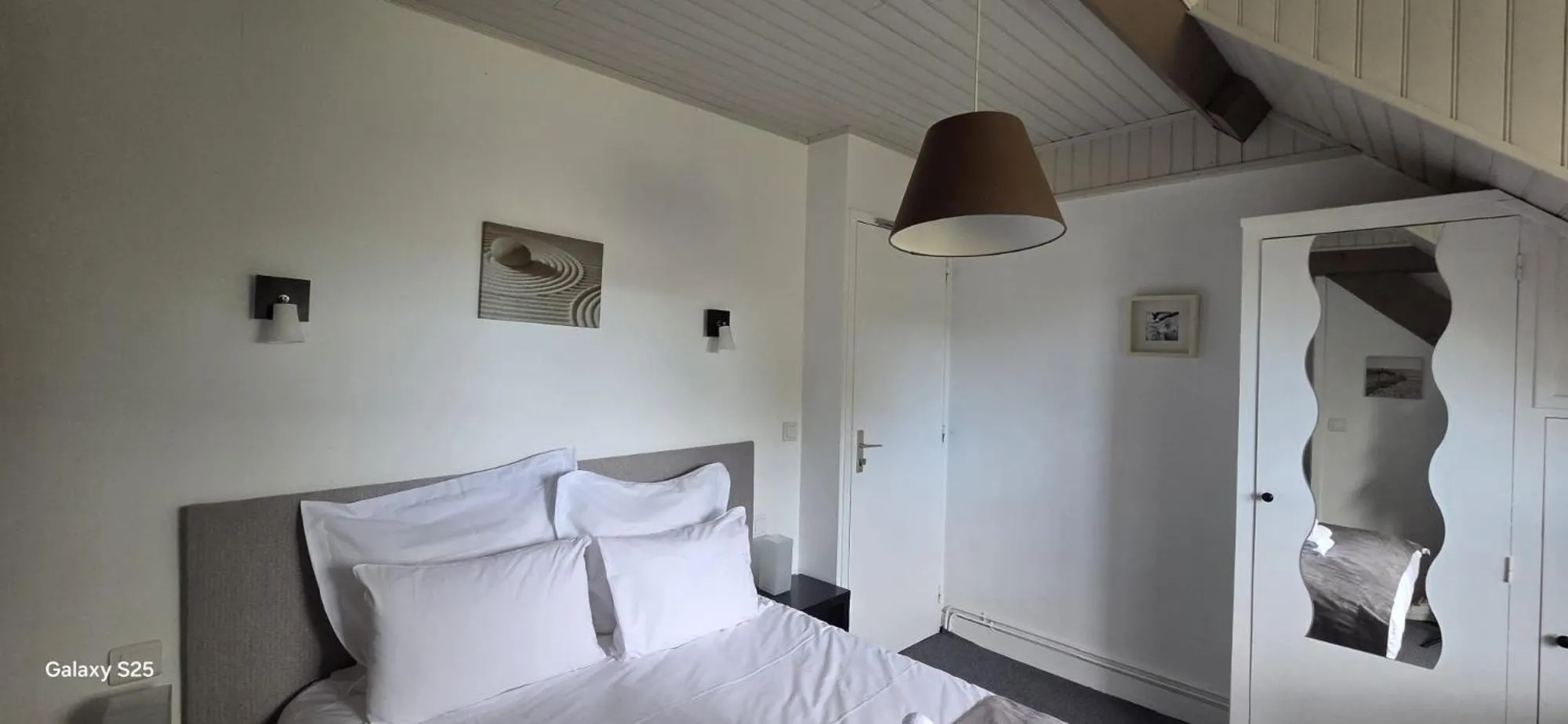 Bed in Logis Auberges des Aulnettes