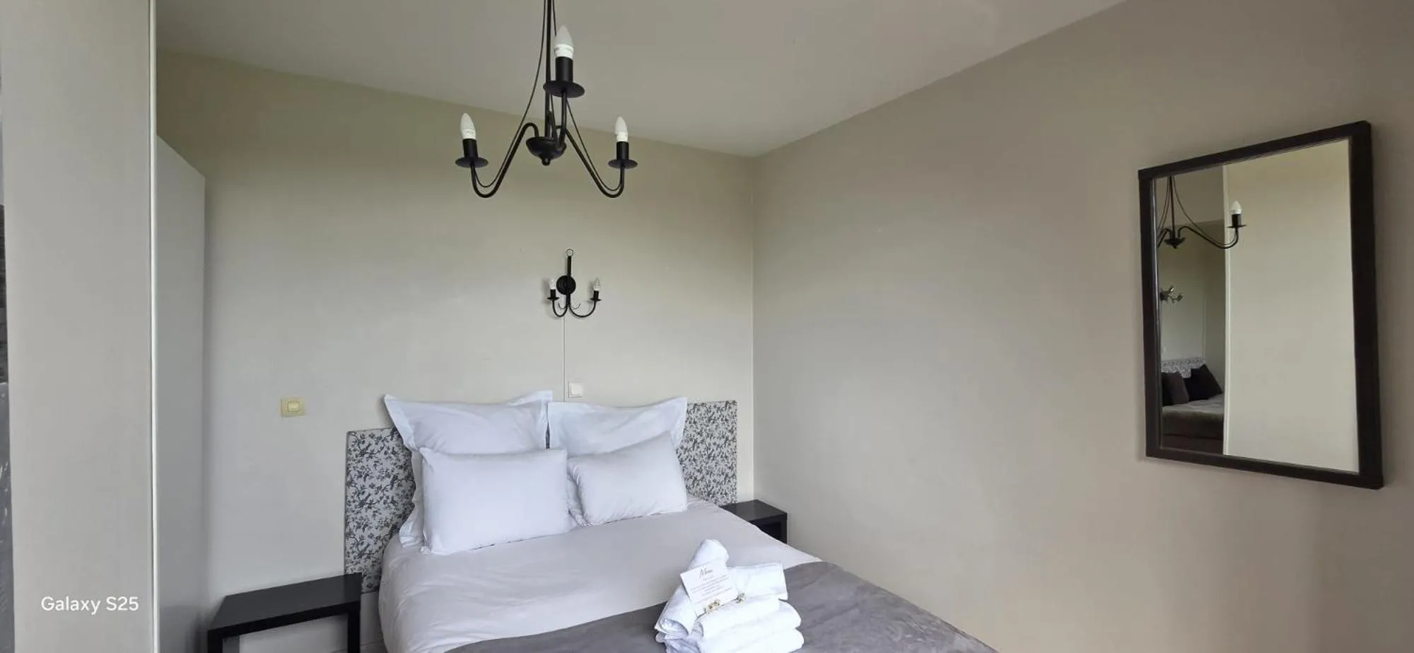 Bed in Logis Auberges des Aulnettes