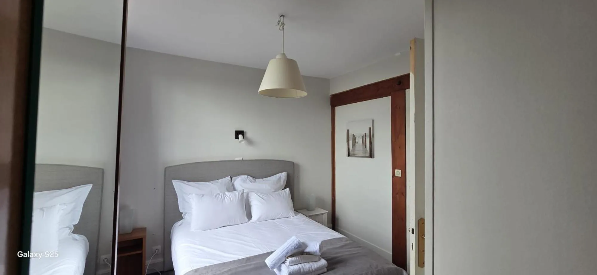 Bed in Logis Auberges des Aulnettes