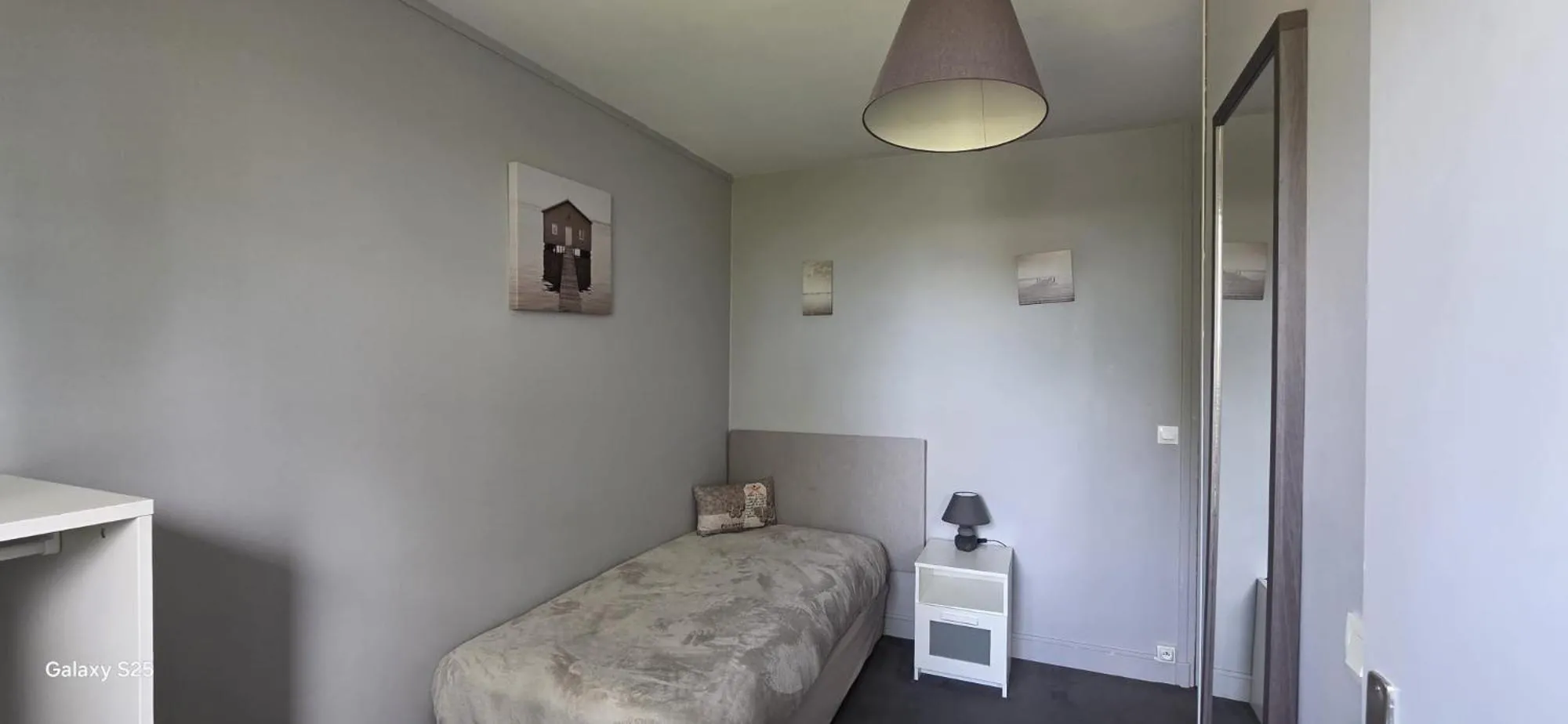 Bed in Logis Auberges des Aulnettes