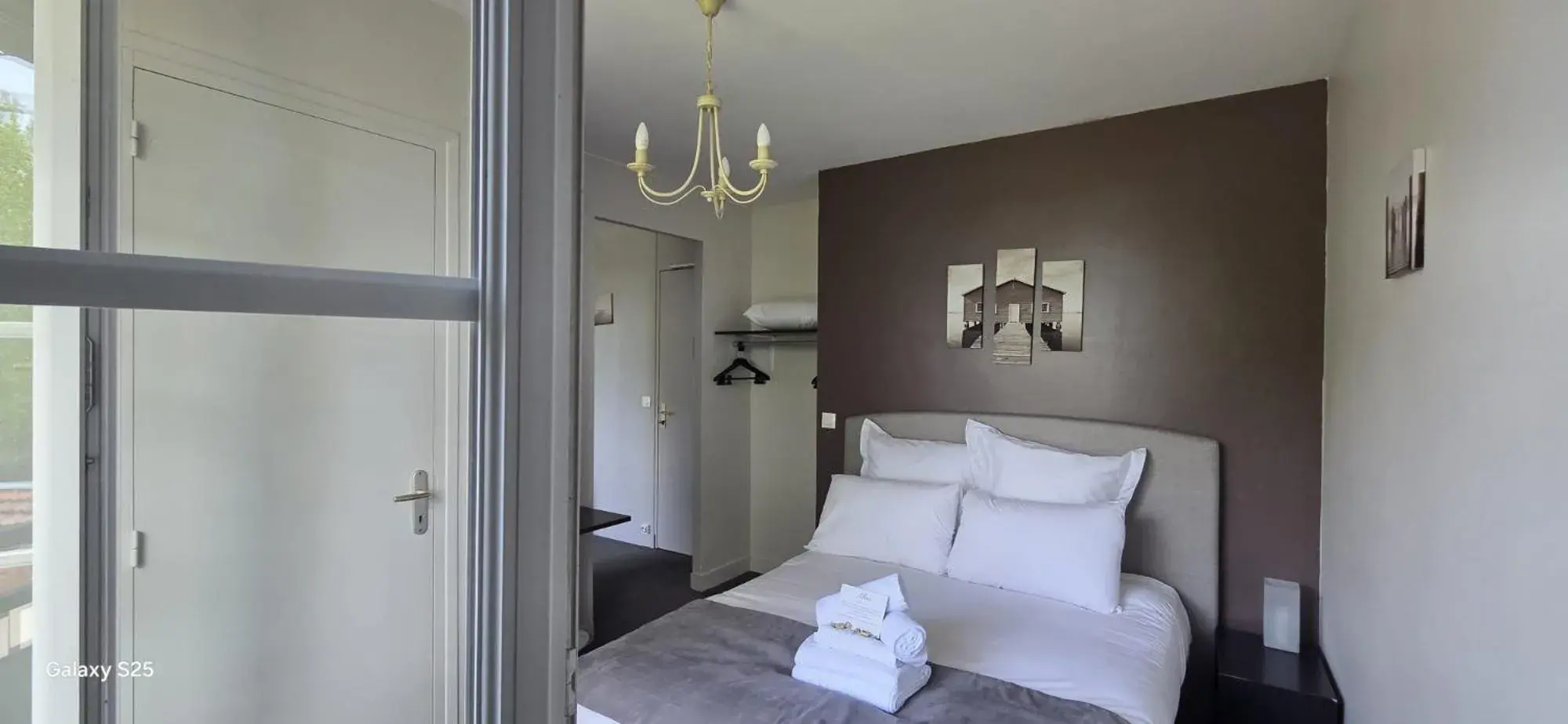 Triple Room with Garden View in Logis Auberges des Aulnettes Triple Room with Garden View in Logis Auberges des Aulnettes
