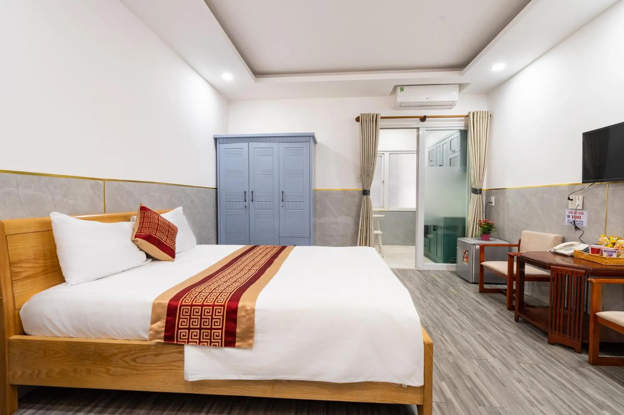 Standard King Room in Helen Airport Hotel