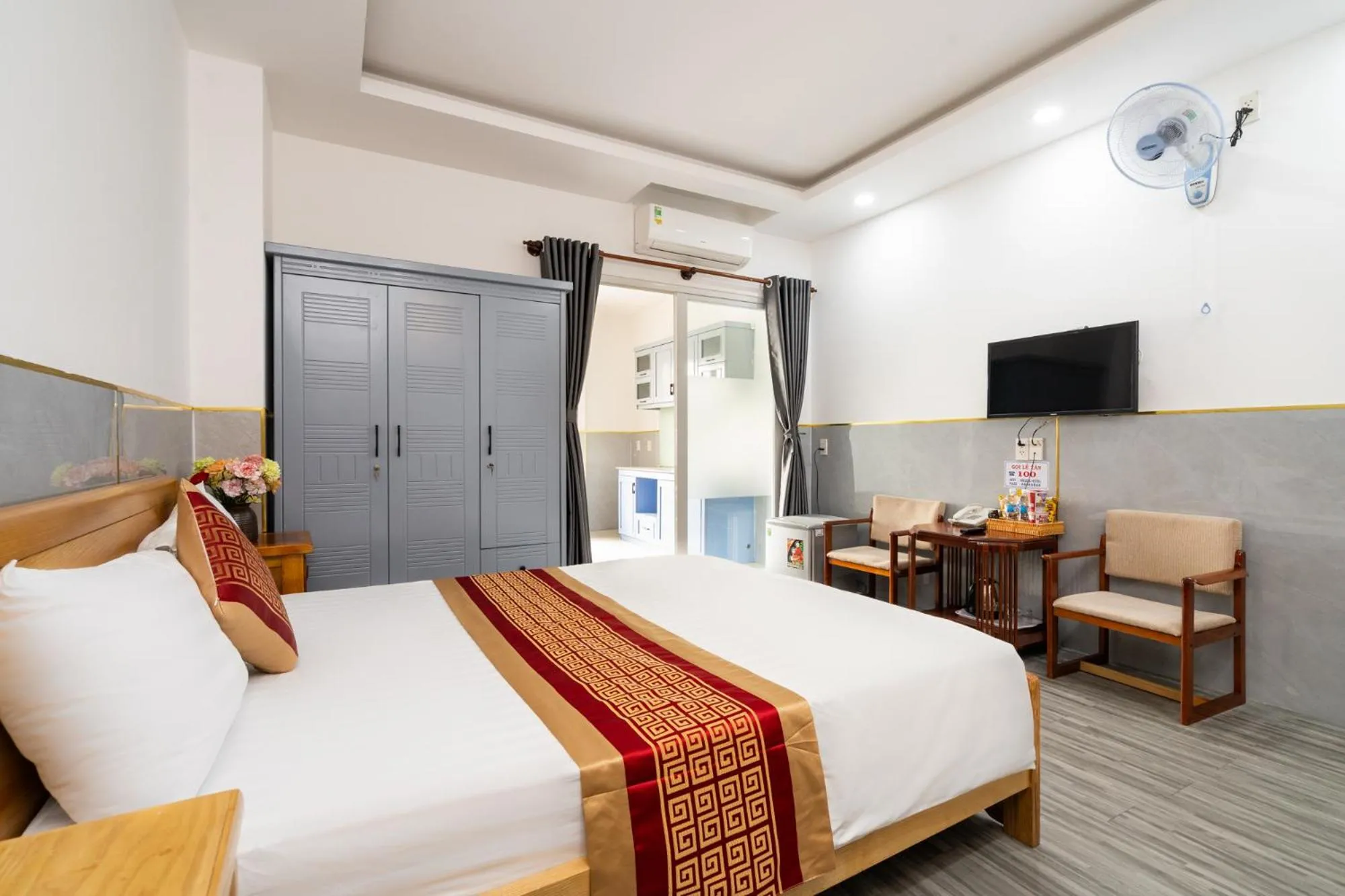 Deluxe Double Room in Helen Airport Hotel