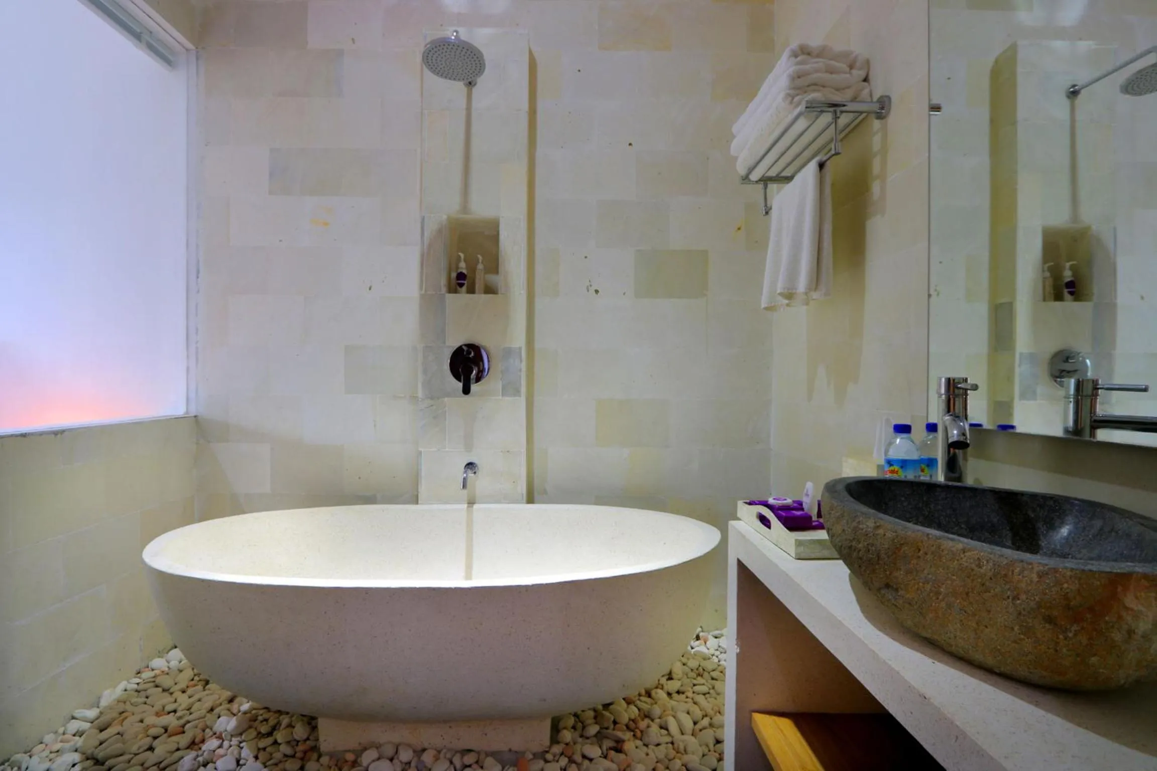 Shower in Anema Wellness & Resort Gili Lombok - Diving Center PADI