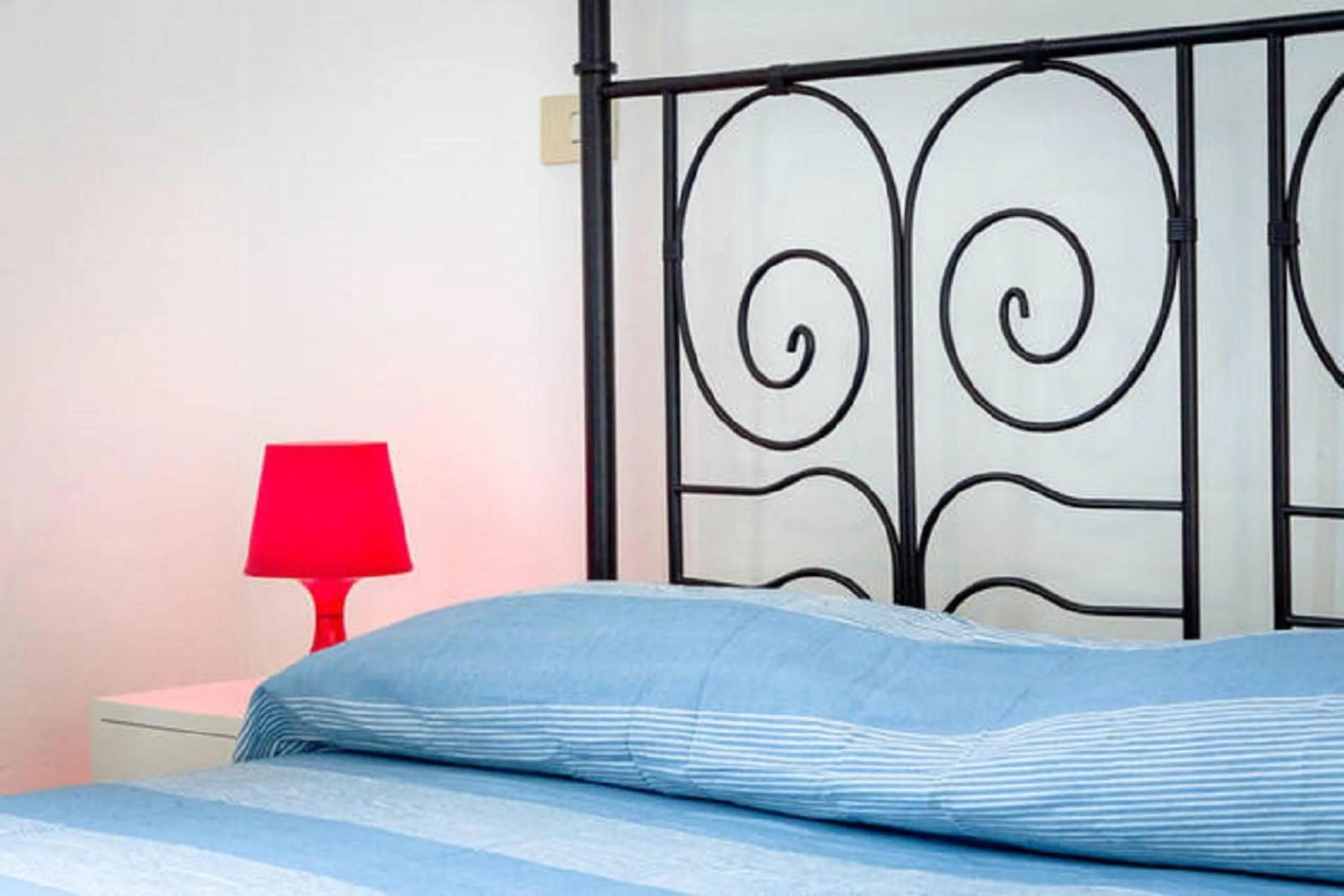 Decorative detail, Bed in Varazze Apartment