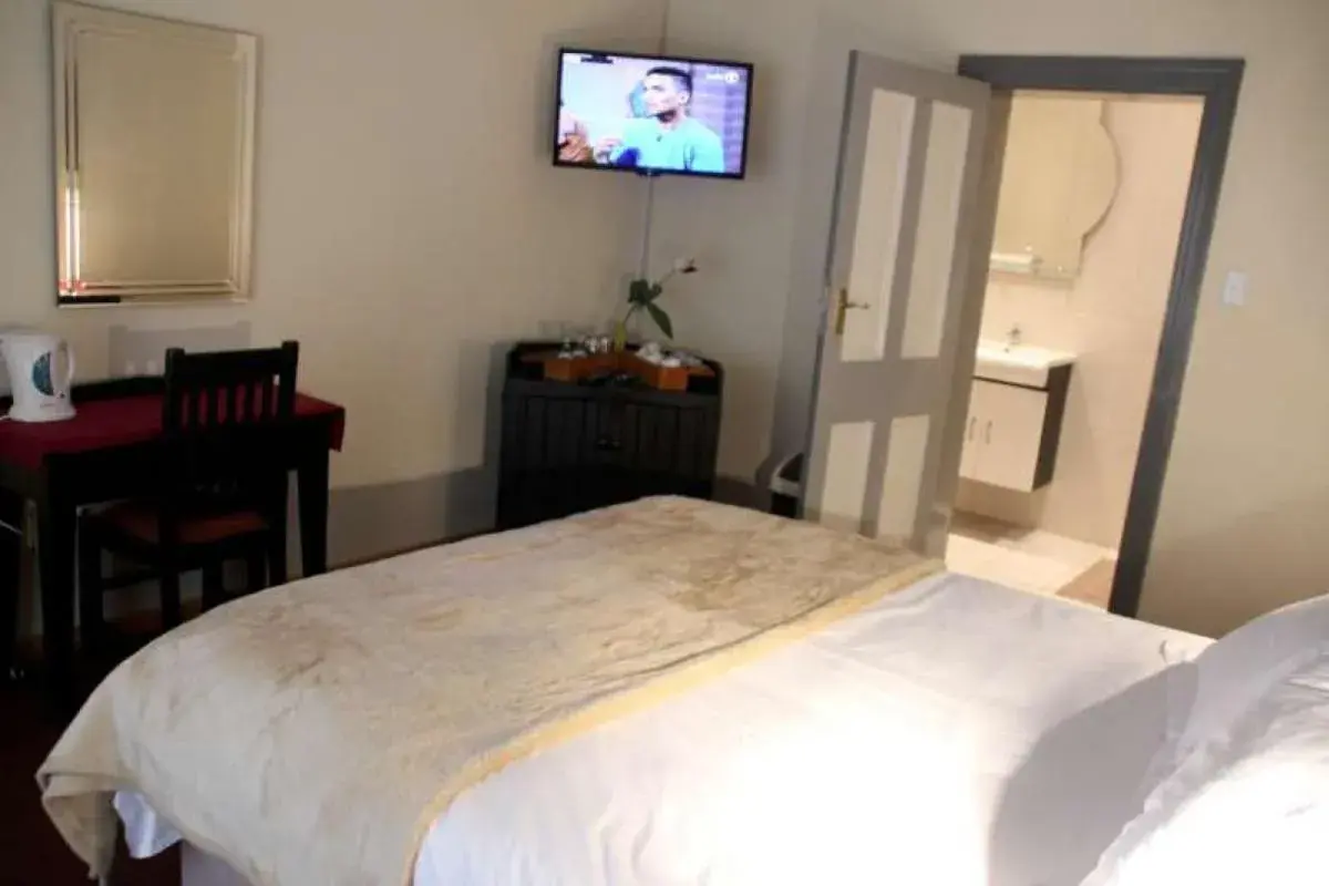 Bedroom in Alpine Inn Bedroom in Alpine Inn