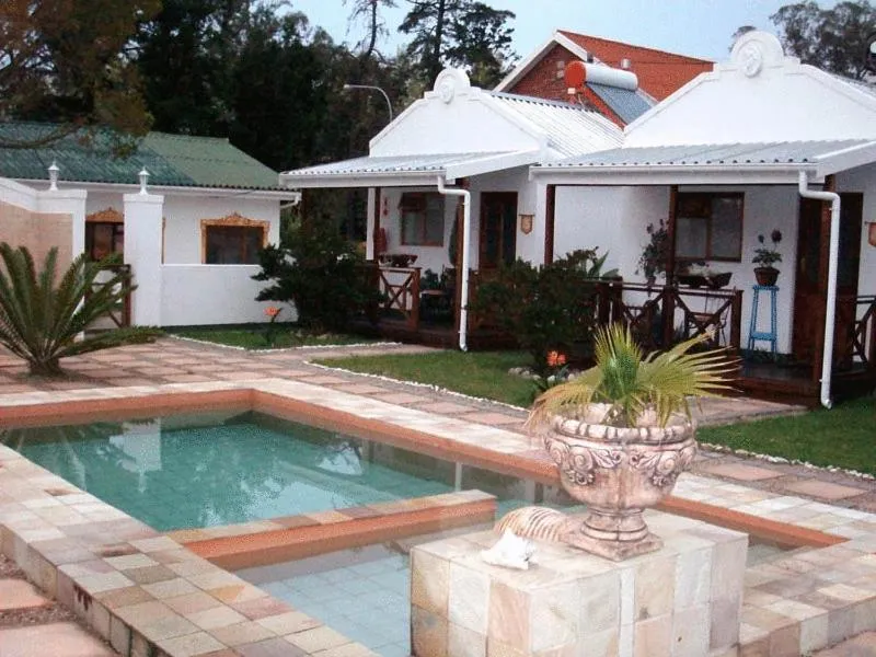 Swimming pool in Alpine Inn