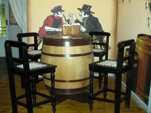 Lounge or bar in Alpine Inn Lounge or bar in Alpine Inn