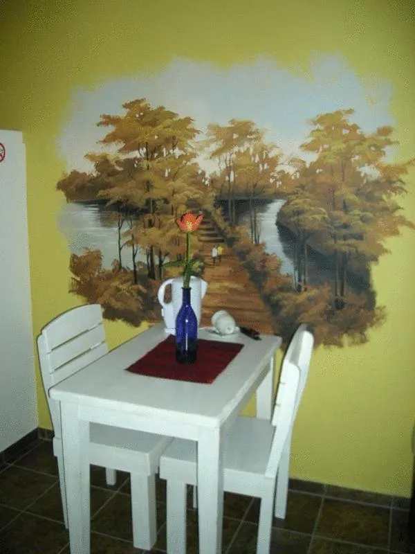 Dining area in Alpine Inn