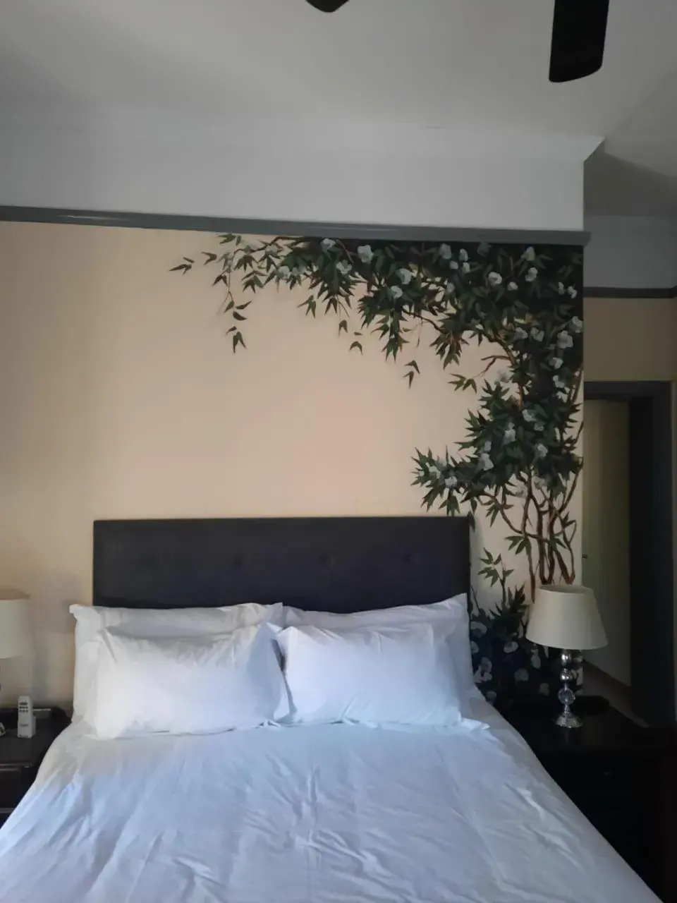 Bed in Alpine Inn Bed in Alpine Inn