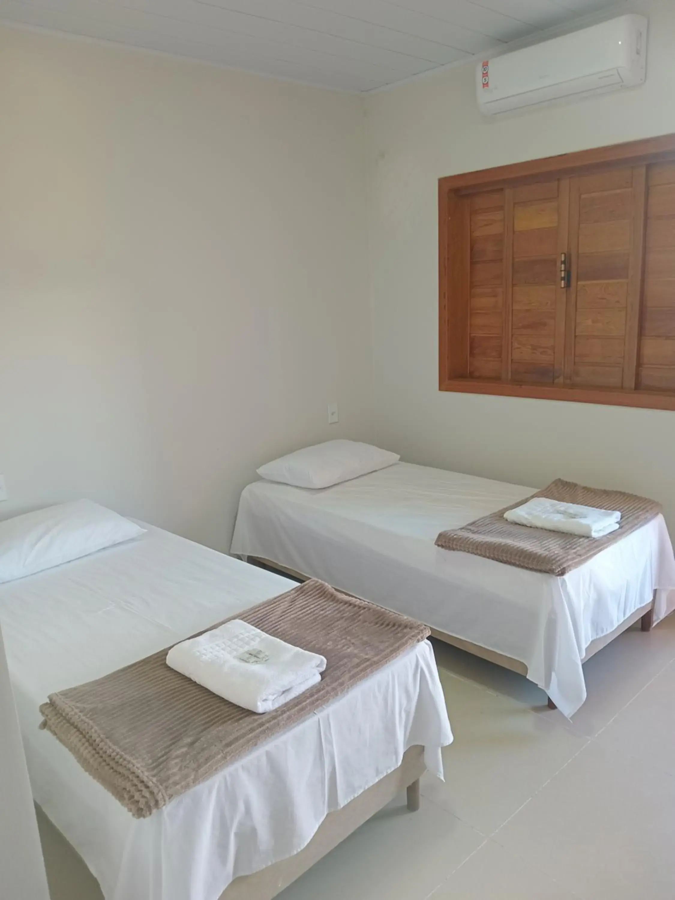 Small Double or Twin Room in Pousada Jubarte Small Double or Twin Room in Pousada Jubarte