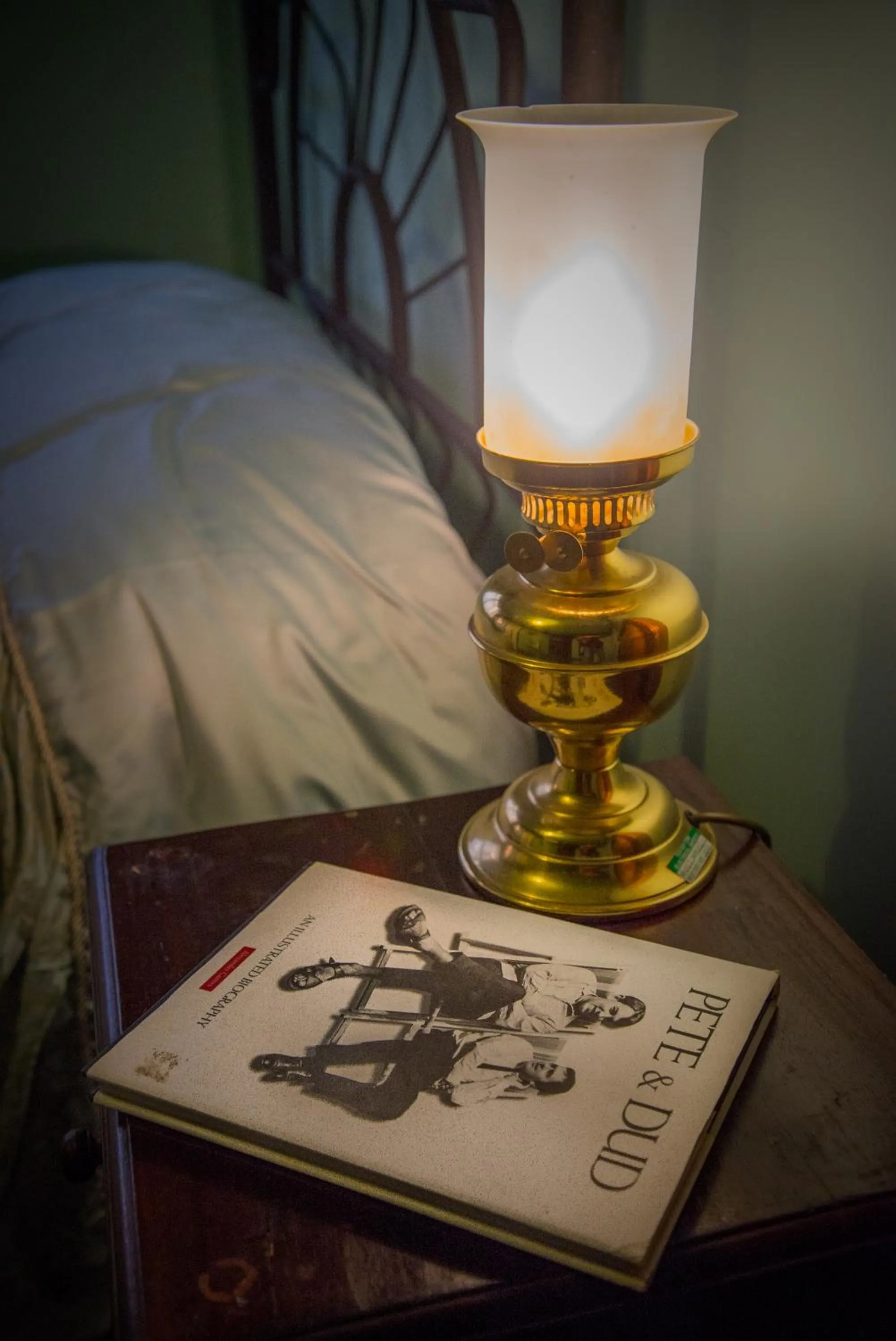 Decorative detail, Bed in Golden Eagle