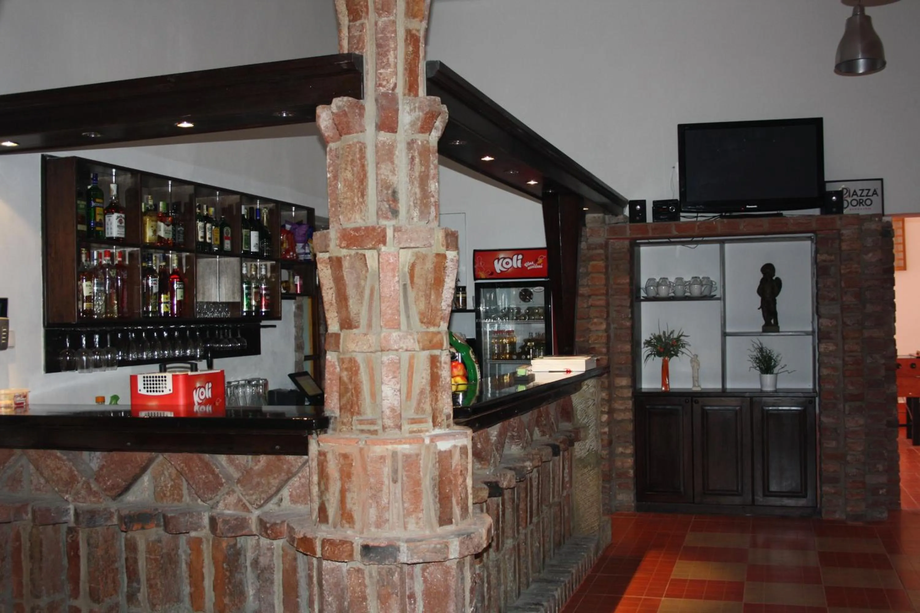 Restaurant/places to eat in Hotel Britz