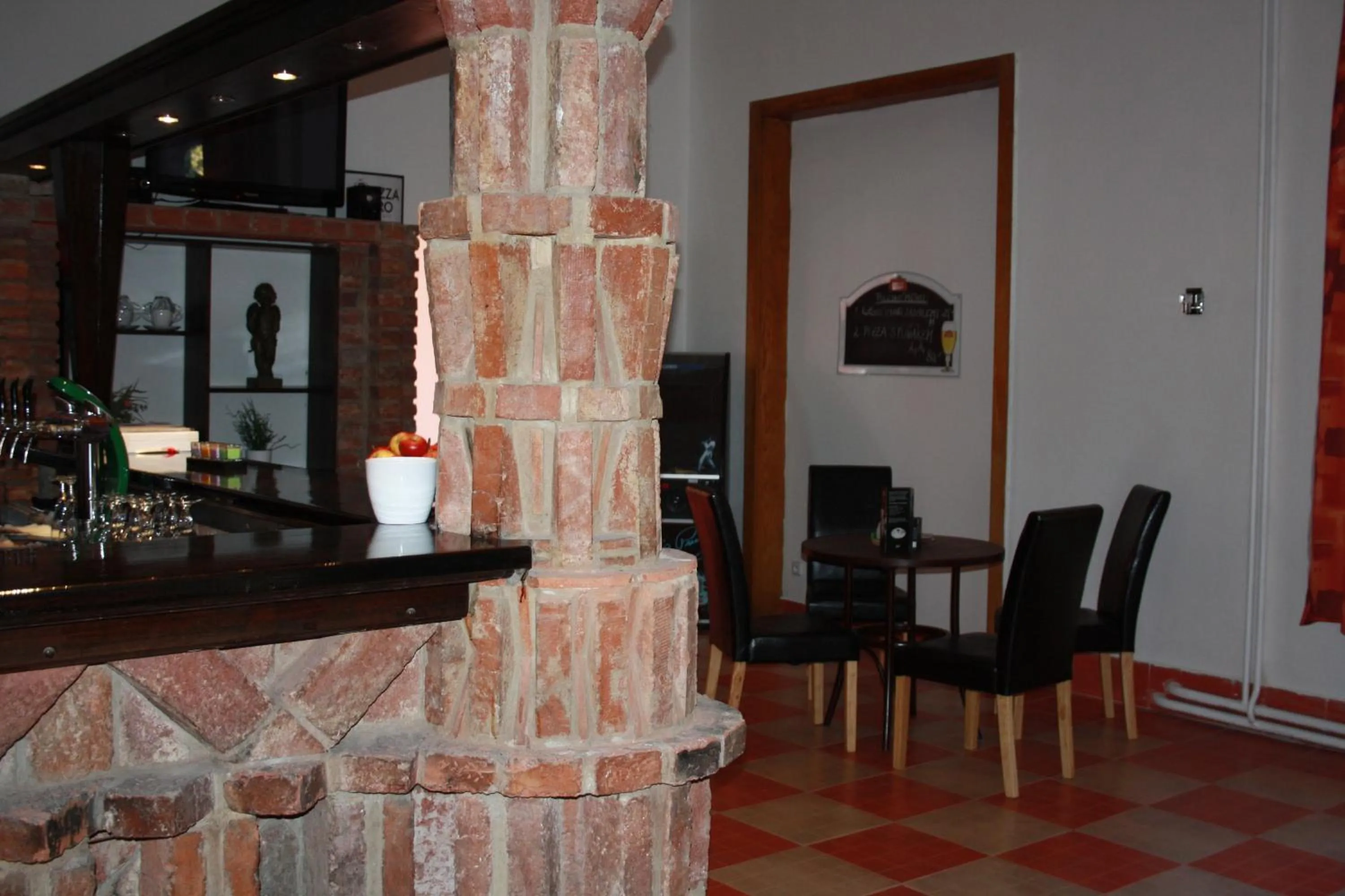 Restaurant/places to eat in Hotel Britz