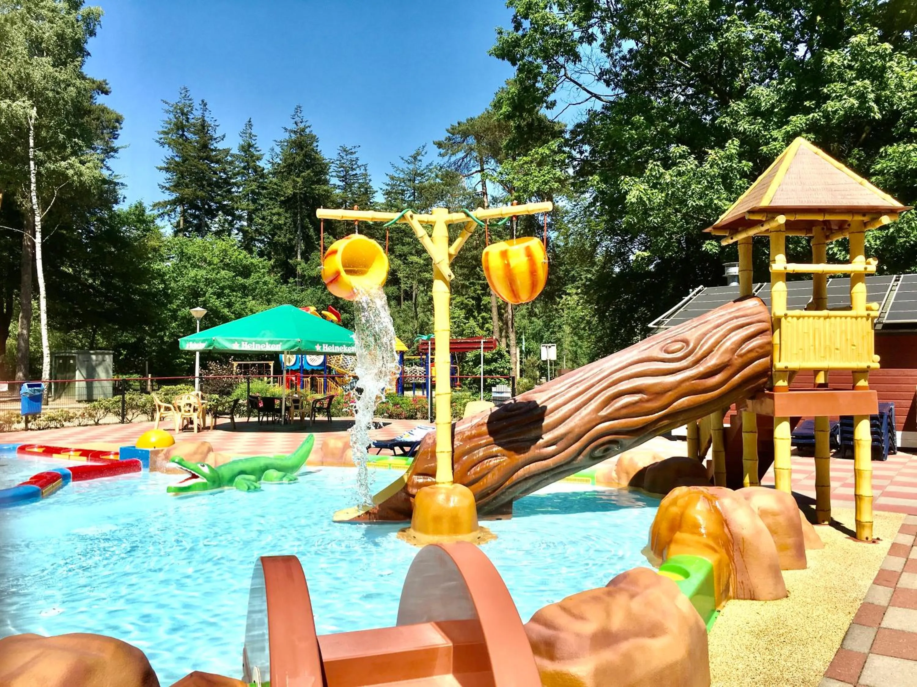 Swimming pool in Sunnychalet