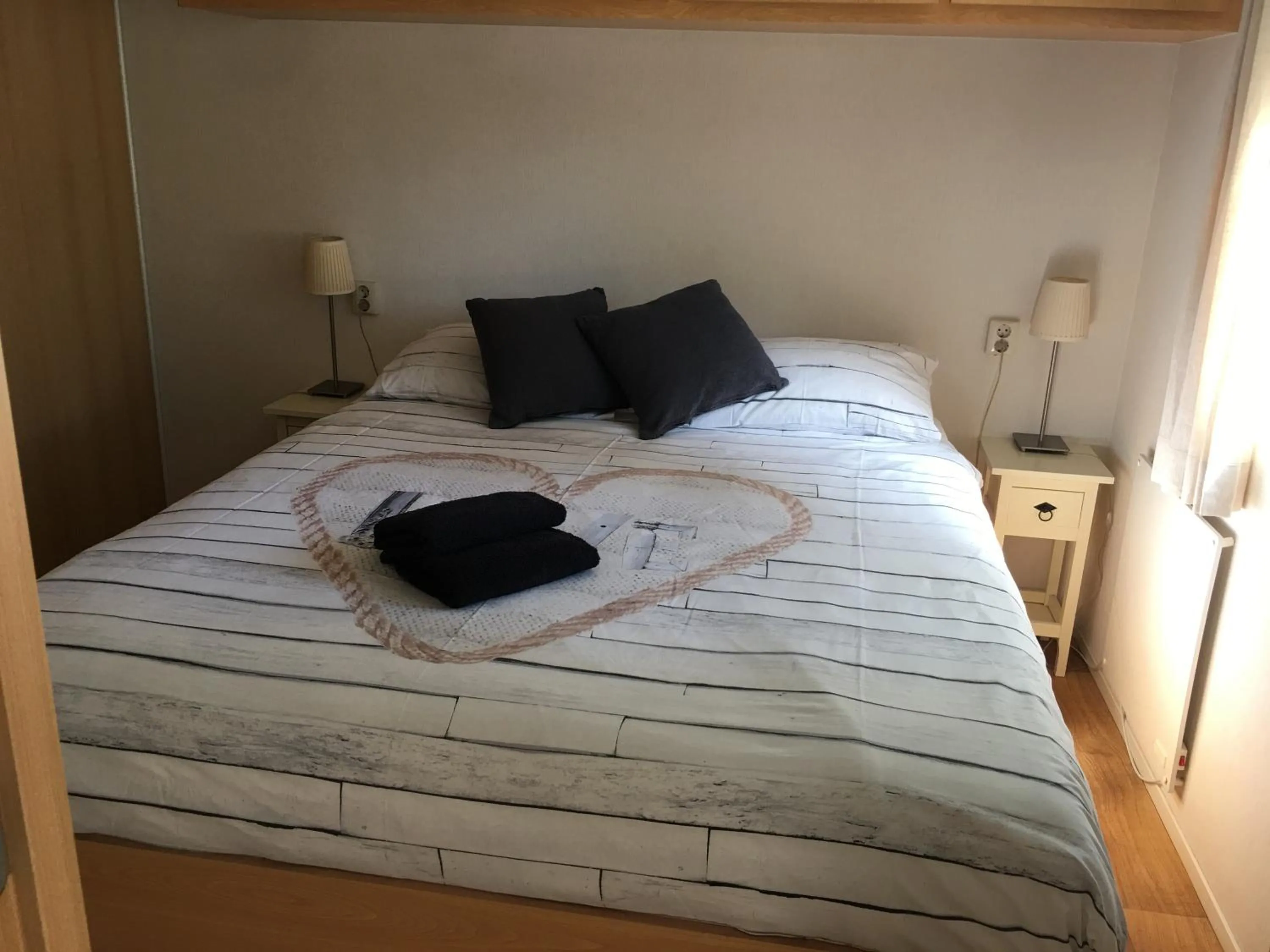 Bedroom, Bed in Sunnychalet