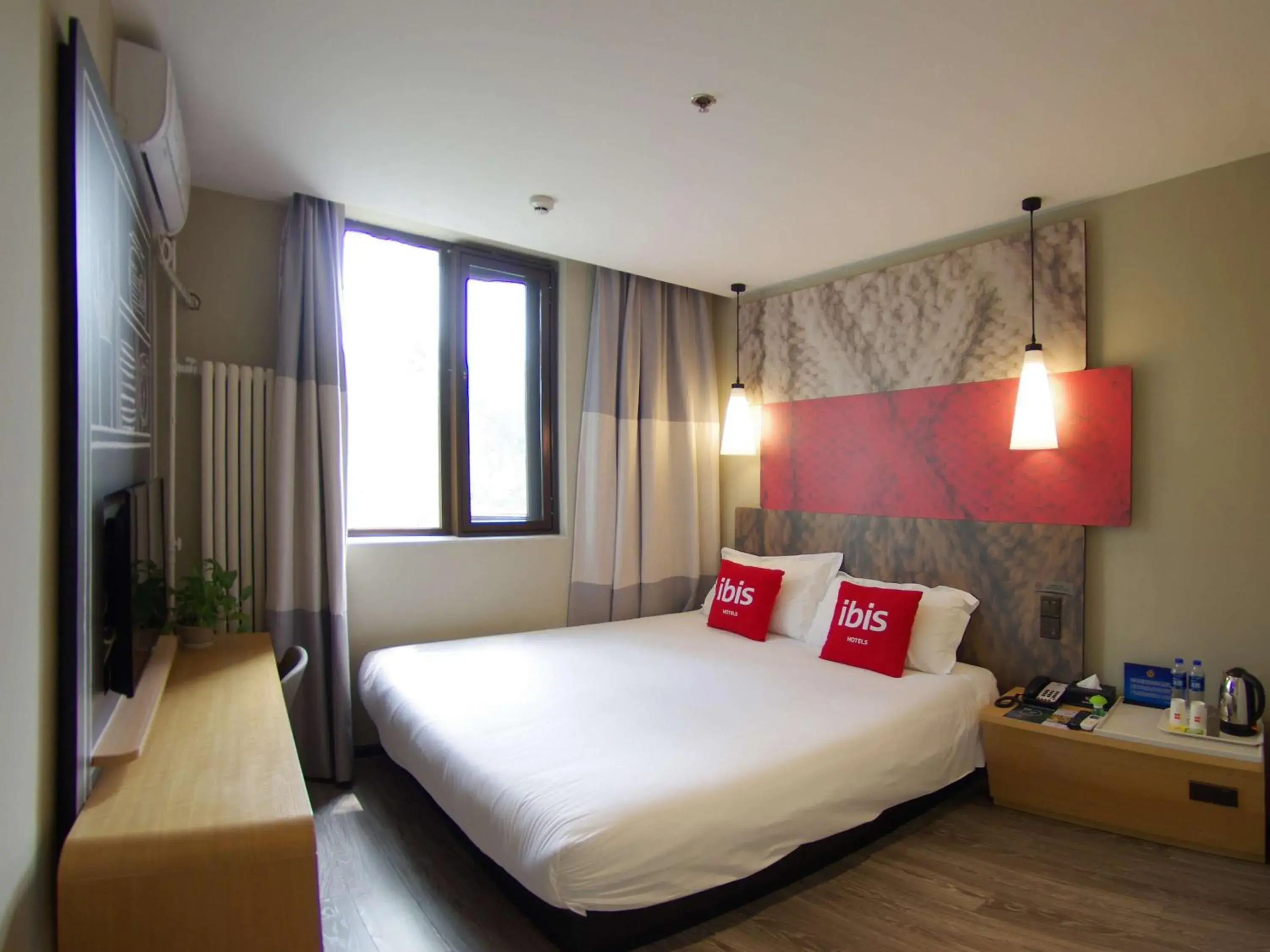 Bedroom in ibis Beijing Tiantandongmen Metro Station Hotel Bedroom in ibis Beijing Tiantandongmen Metro Station Hotel