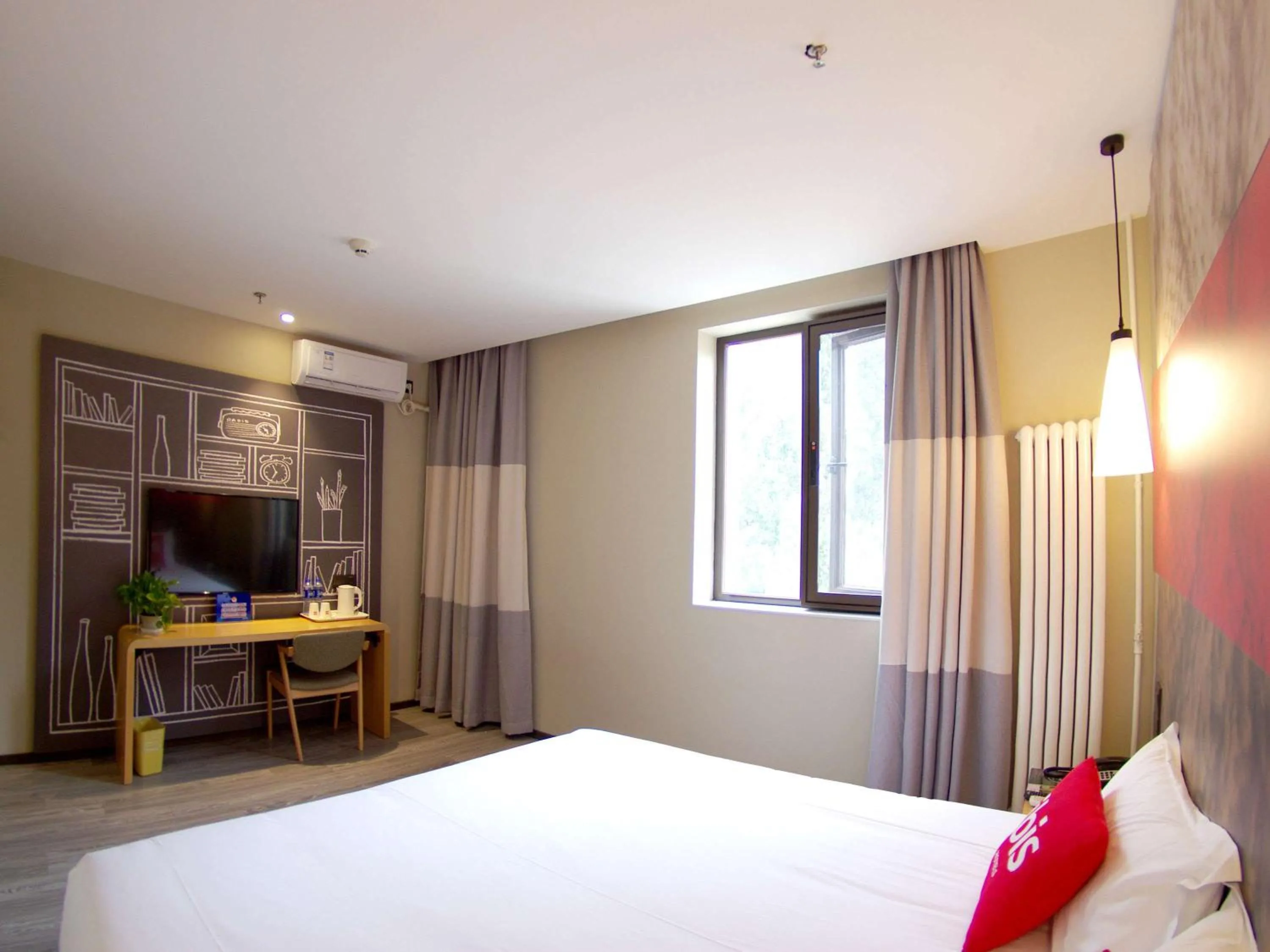 Bedroom, TV/Entertainment Center in ibis Beijing Tiantandongmen Metro Station Hotel