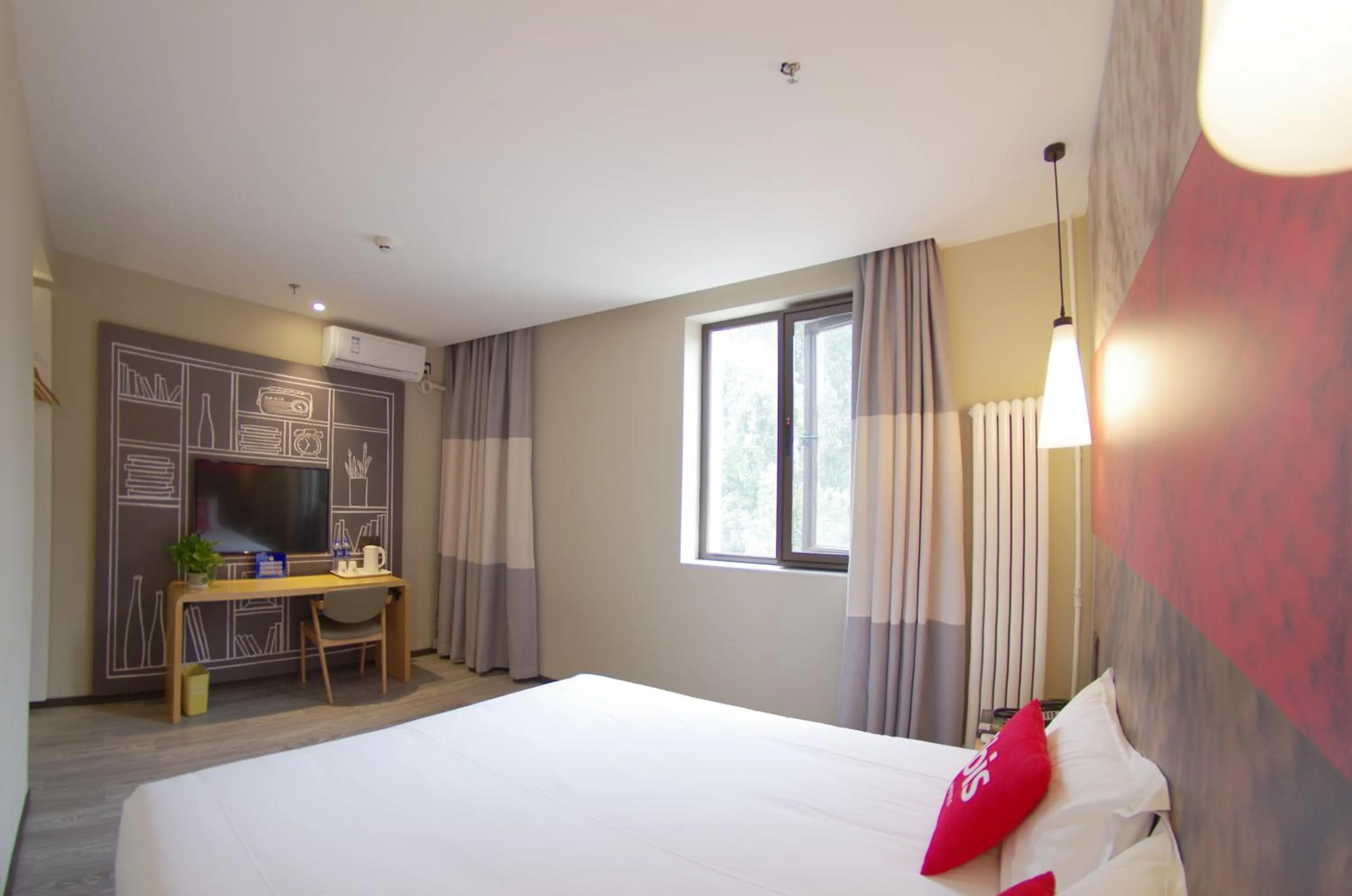 Photo of the whole room, TV/Entertainment Center in ibis Beijing Tiantandongmen Metro Station Hotel