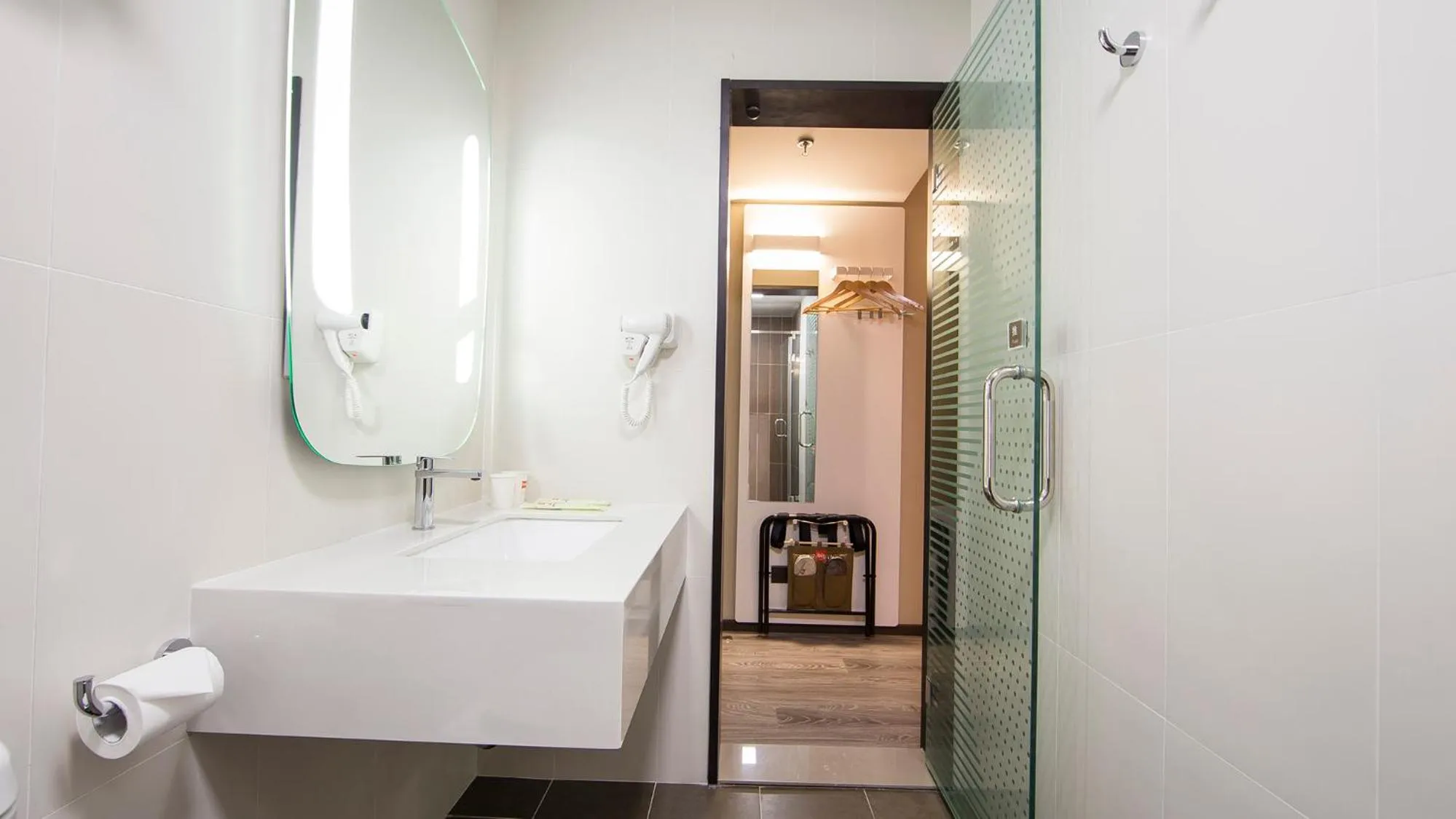 Bathroom in ibis Beijing Tiantandongmen Metro Station Hotel