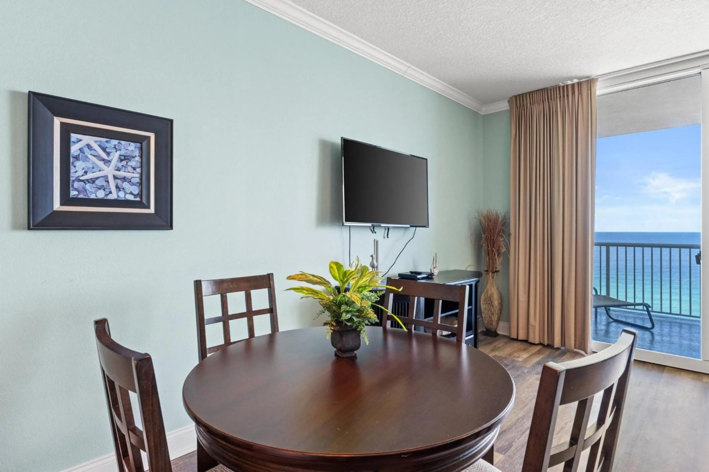 TV and multimedia in Palazzo Beach Resort by Panhandle Getaways