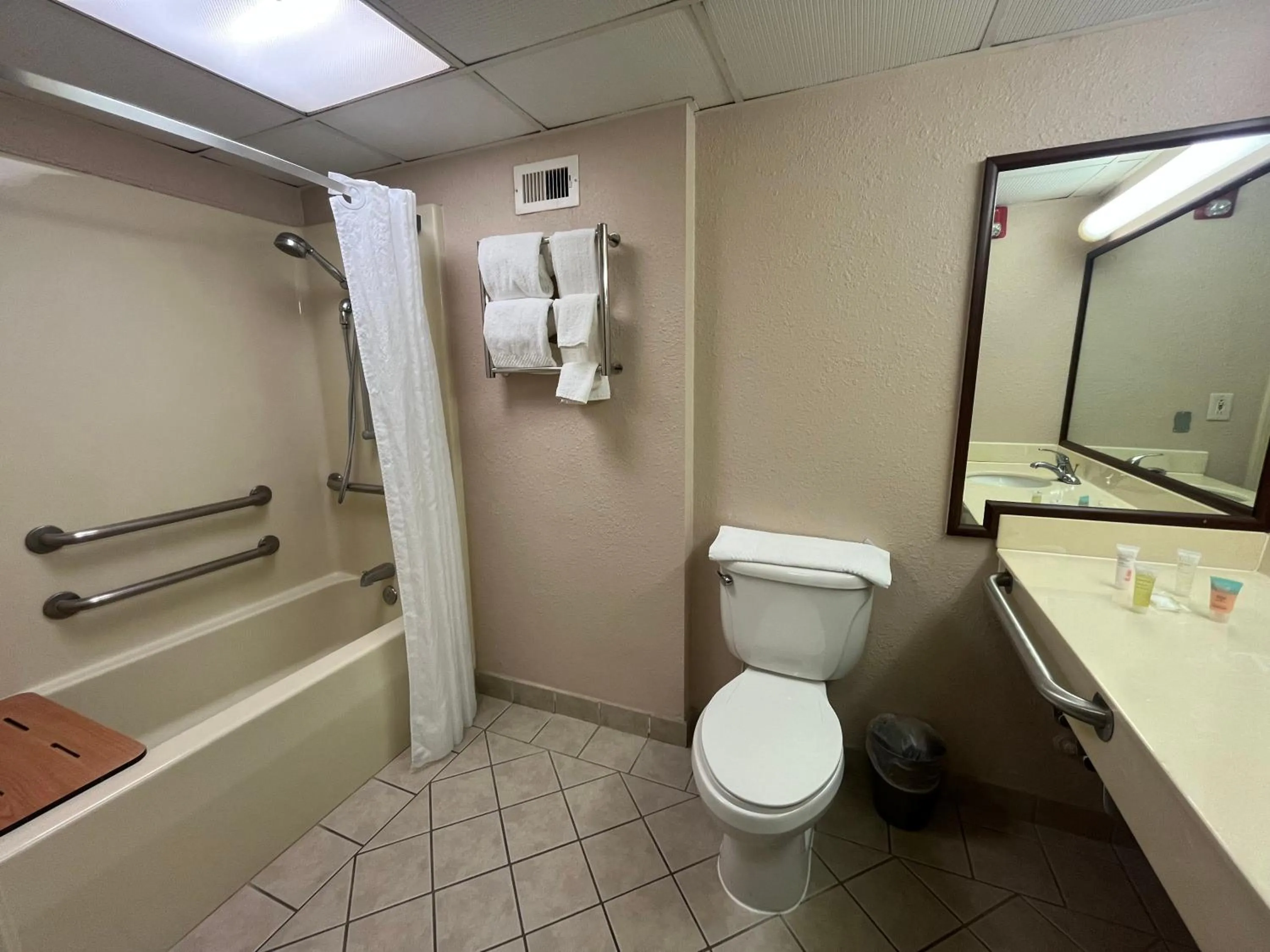 Derby Hotel & Suites