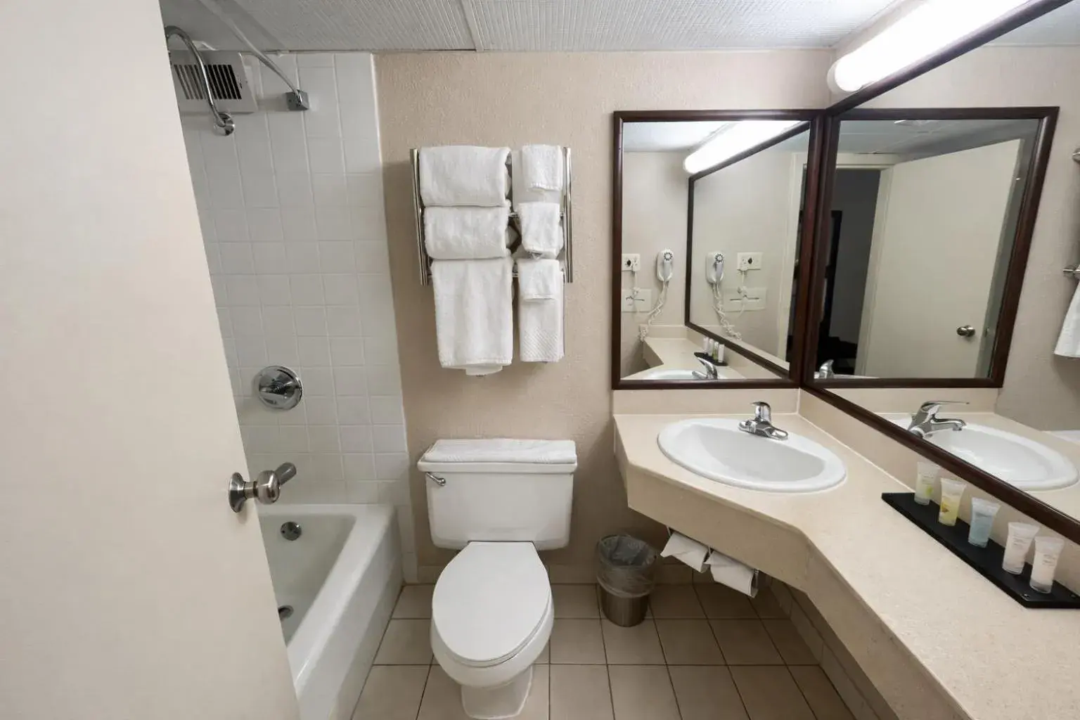 Deluxe Double Room in Derby Hotel & Suites Deluxe Double Room in Derby Hotel & Suites