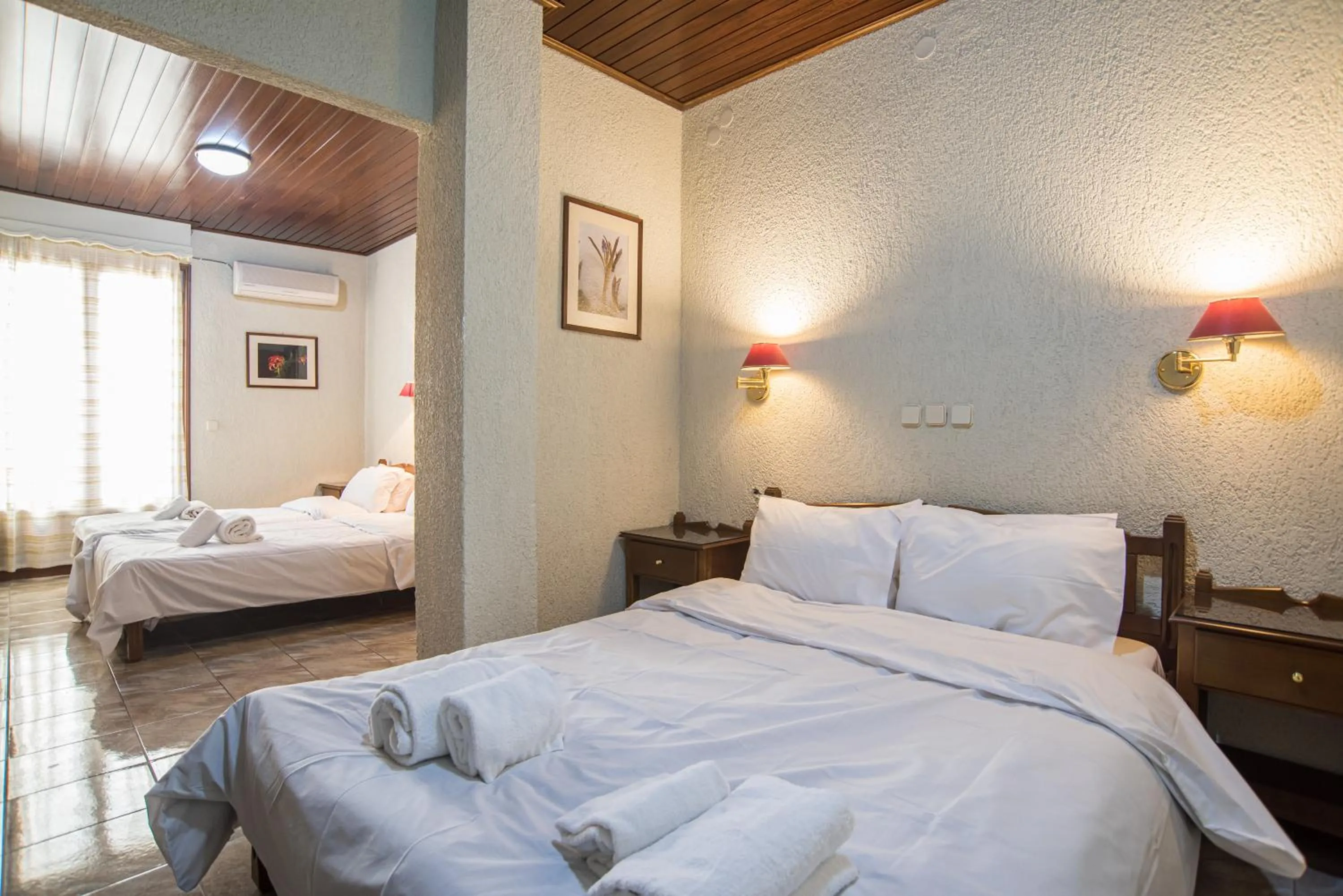 Photo of the whole room, Bed in Hotel Villa Apollonia Delphi