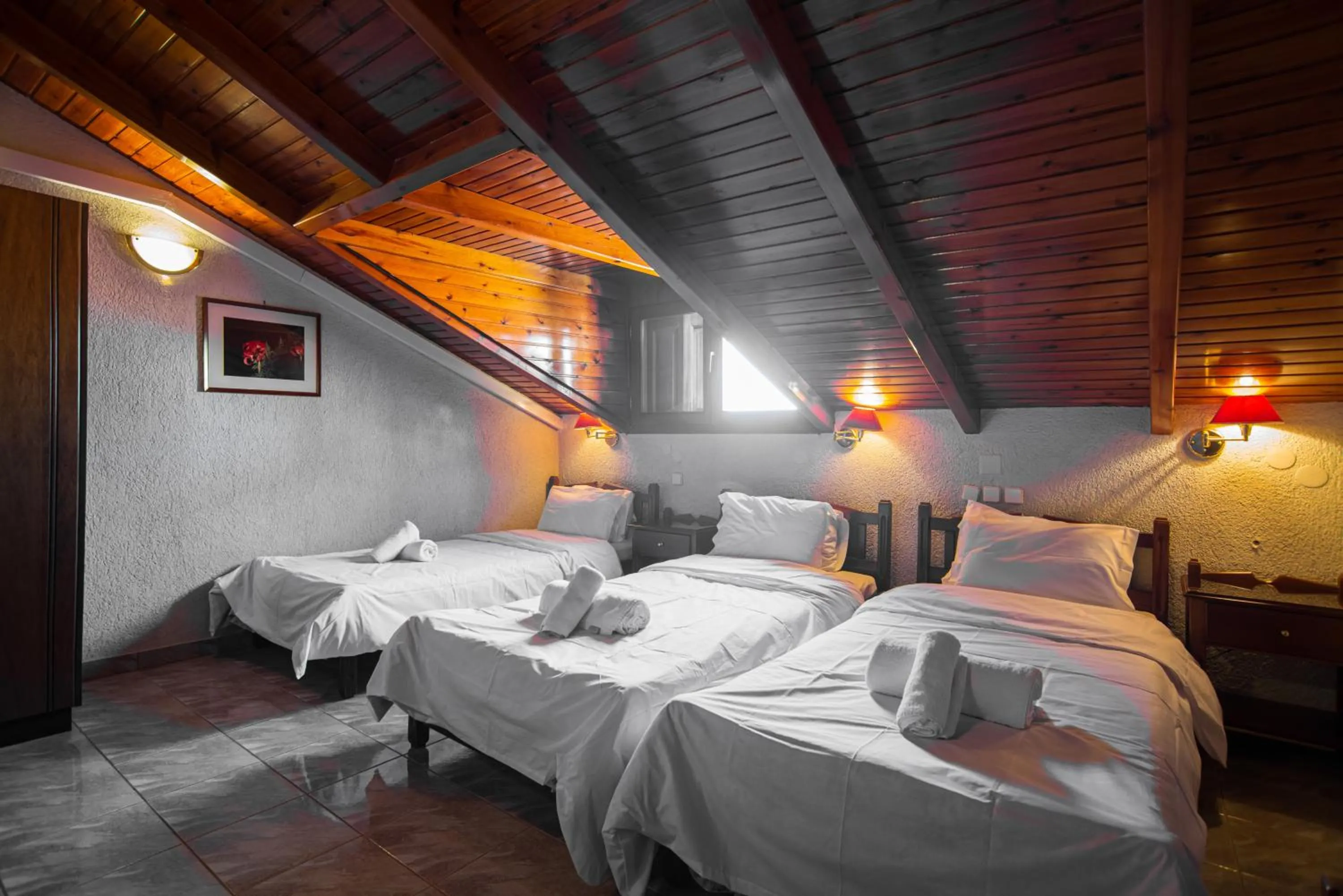 Photo of the whole room, Bed in Hotel Villa Apollonia Delphi