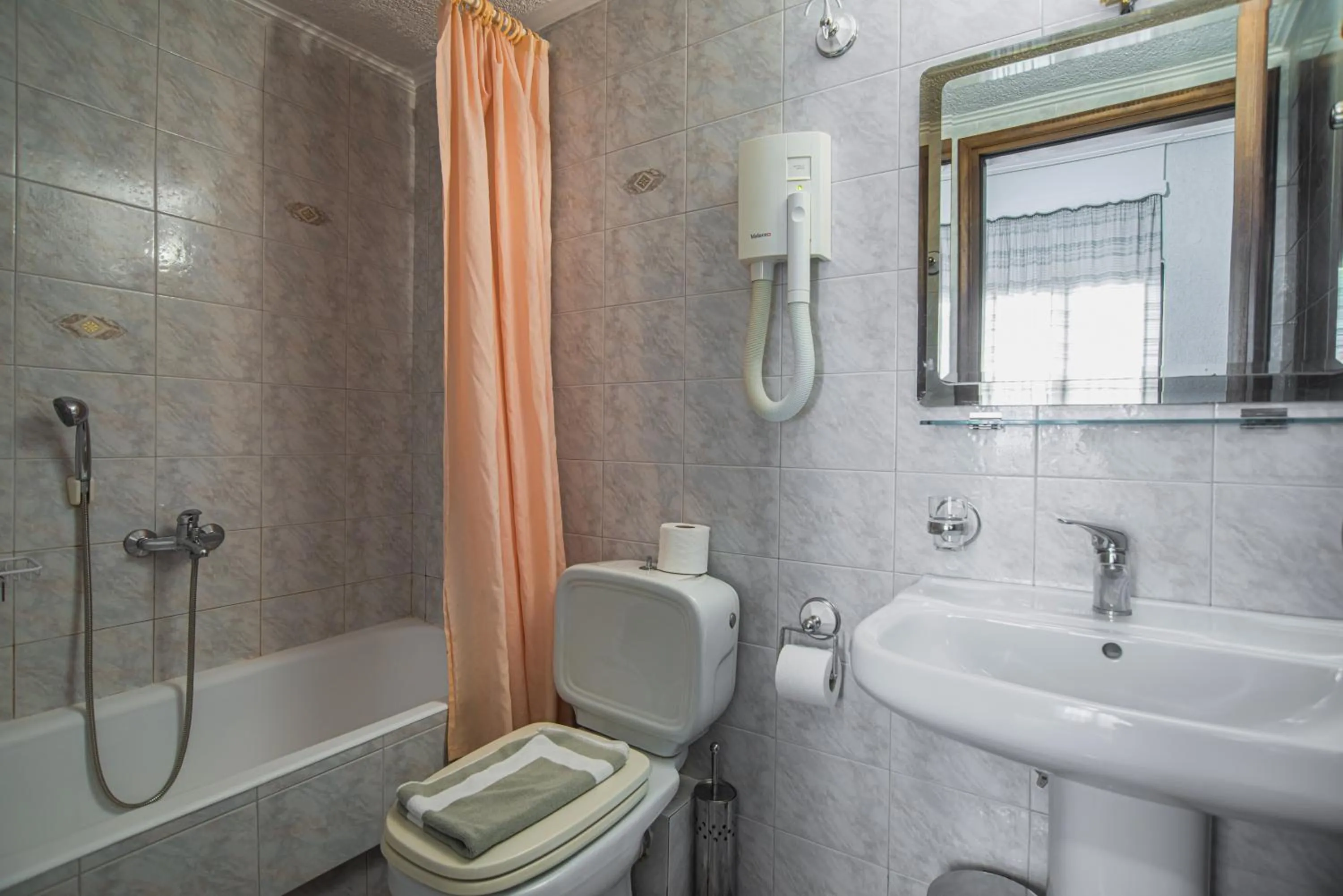 Bathroom in Hotel Villa Apollonia Delphi