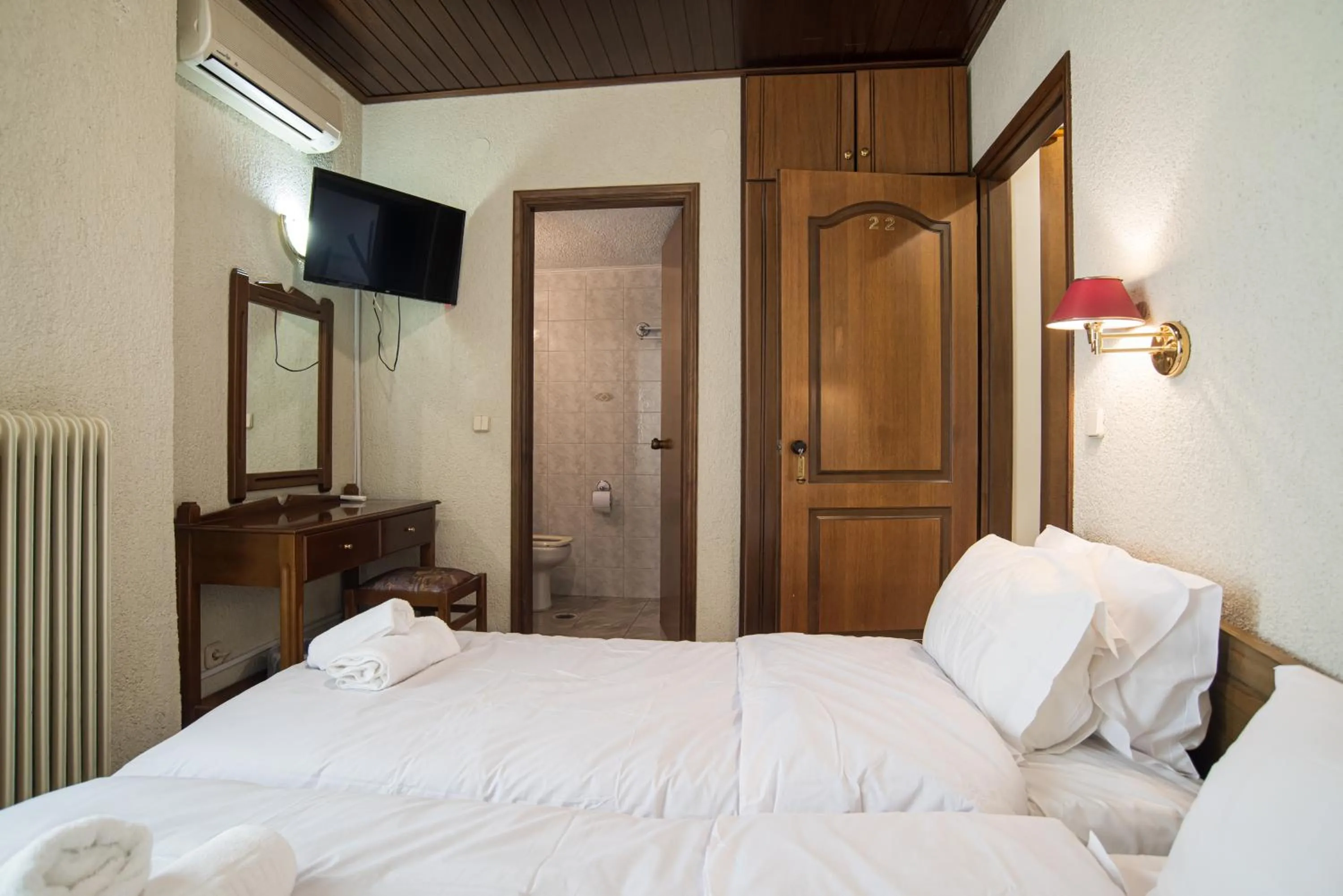 Photo of the whole room, Bed in Hotel Villa Apollonia Delphi
