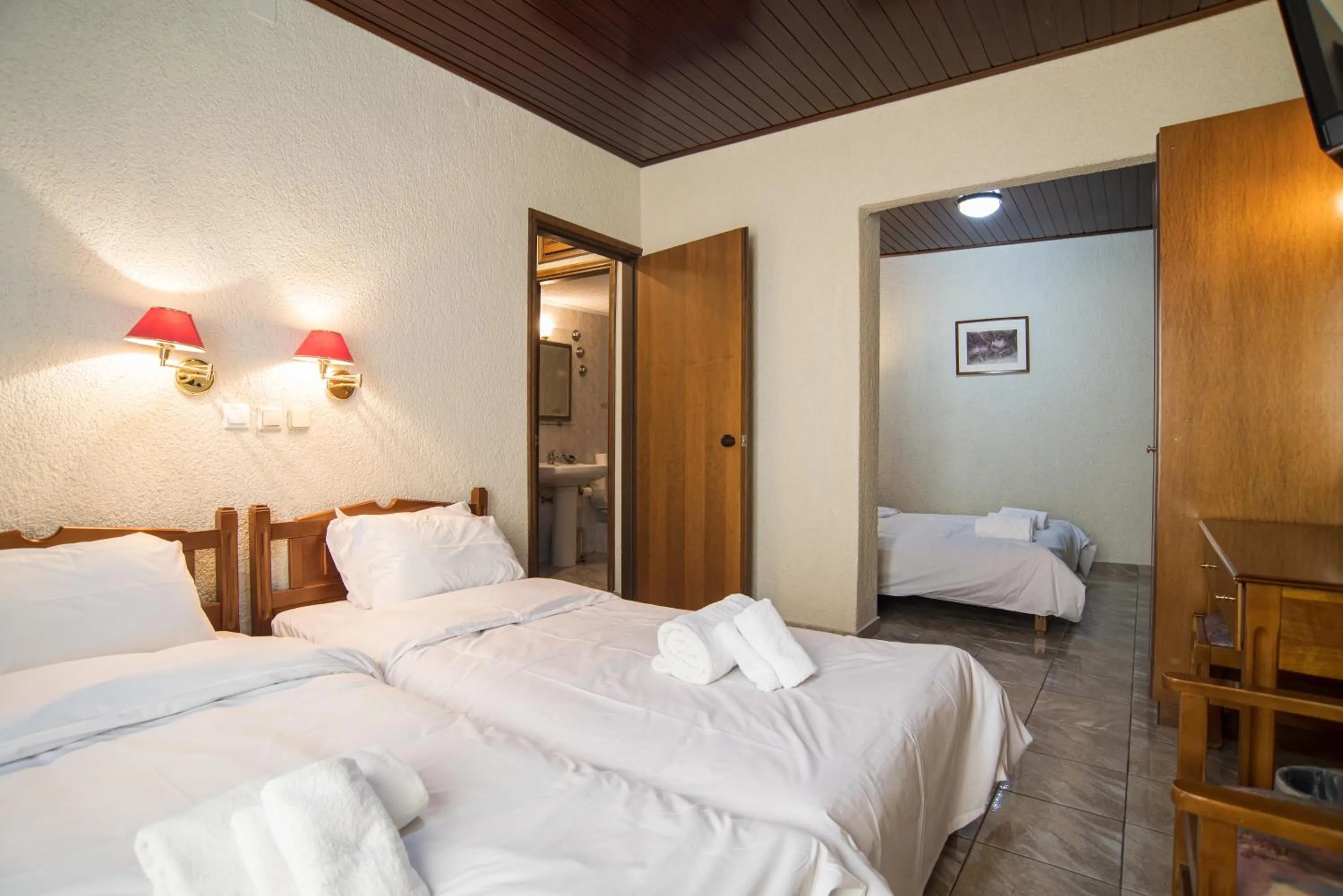 Photo of the whole room, Bed in Hotel Villa Apollonia Delphi