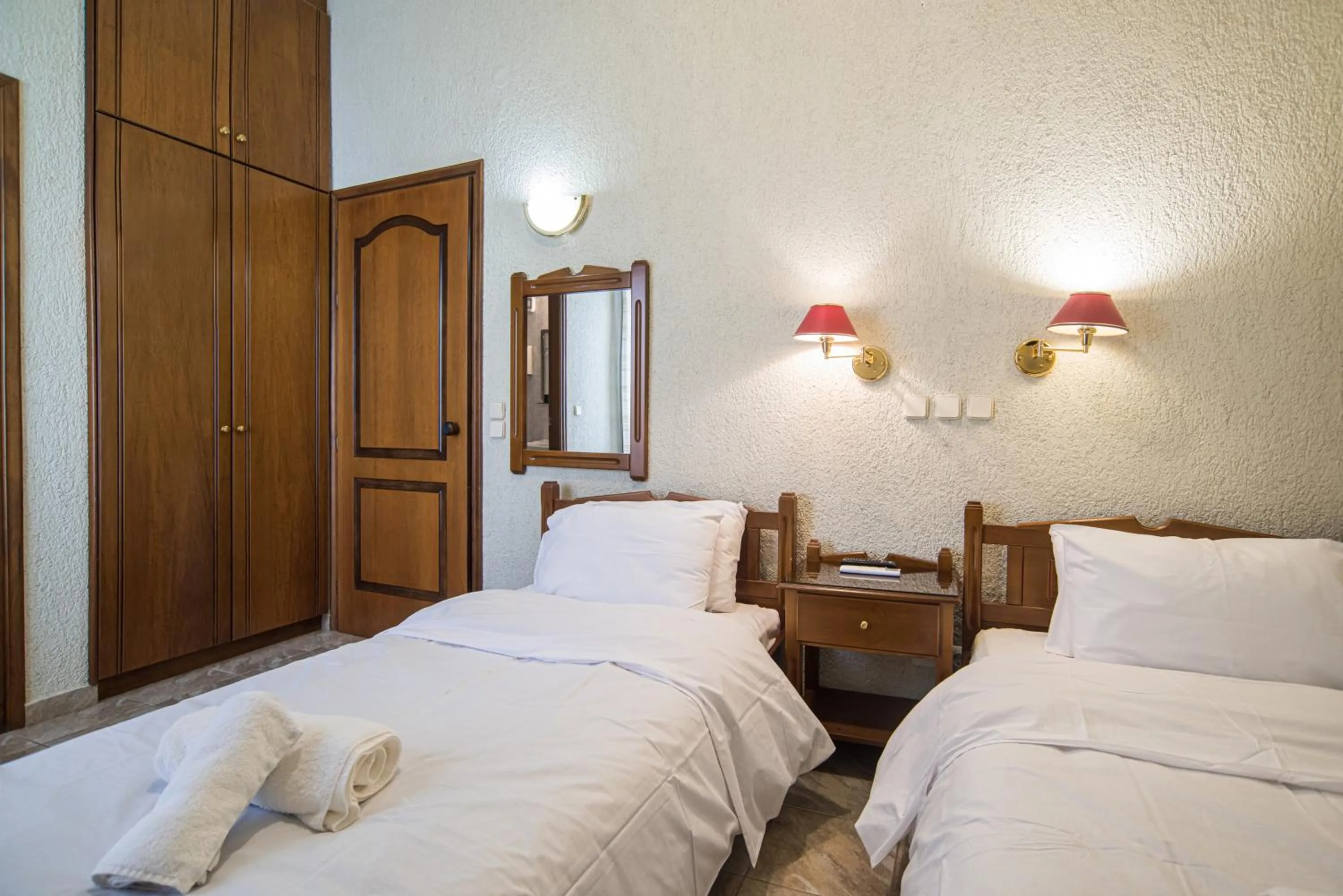 Photo of the whole room, Bed in Hotel Villa Apollonia Delphi
