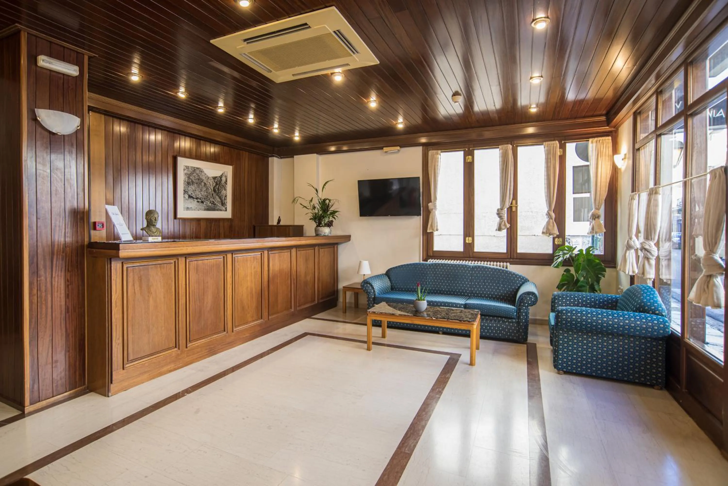 Lobby or reception in Hotel Villa Apollonia Delphi
