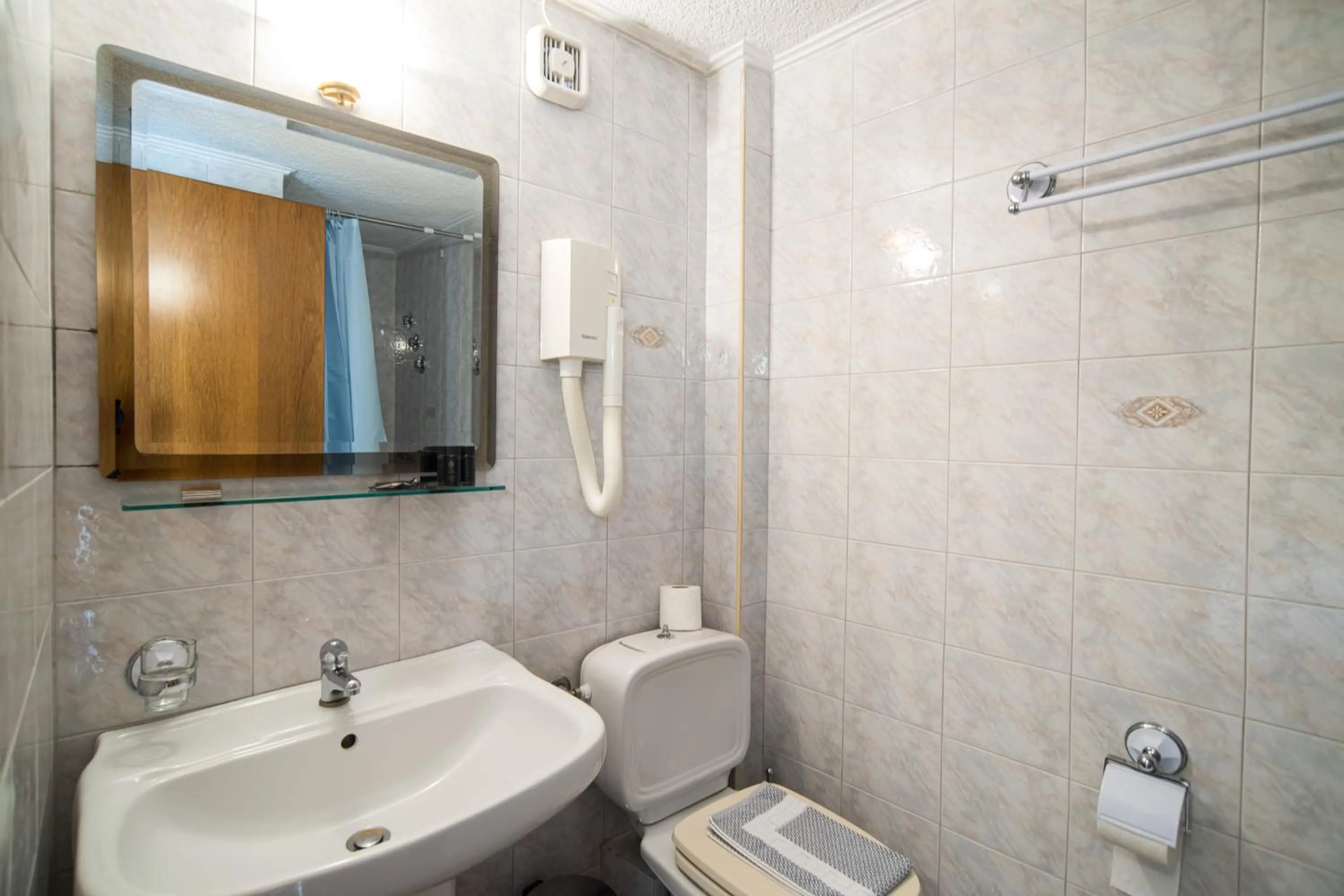 Toilet in Hotel Villa Apollonia Delphi