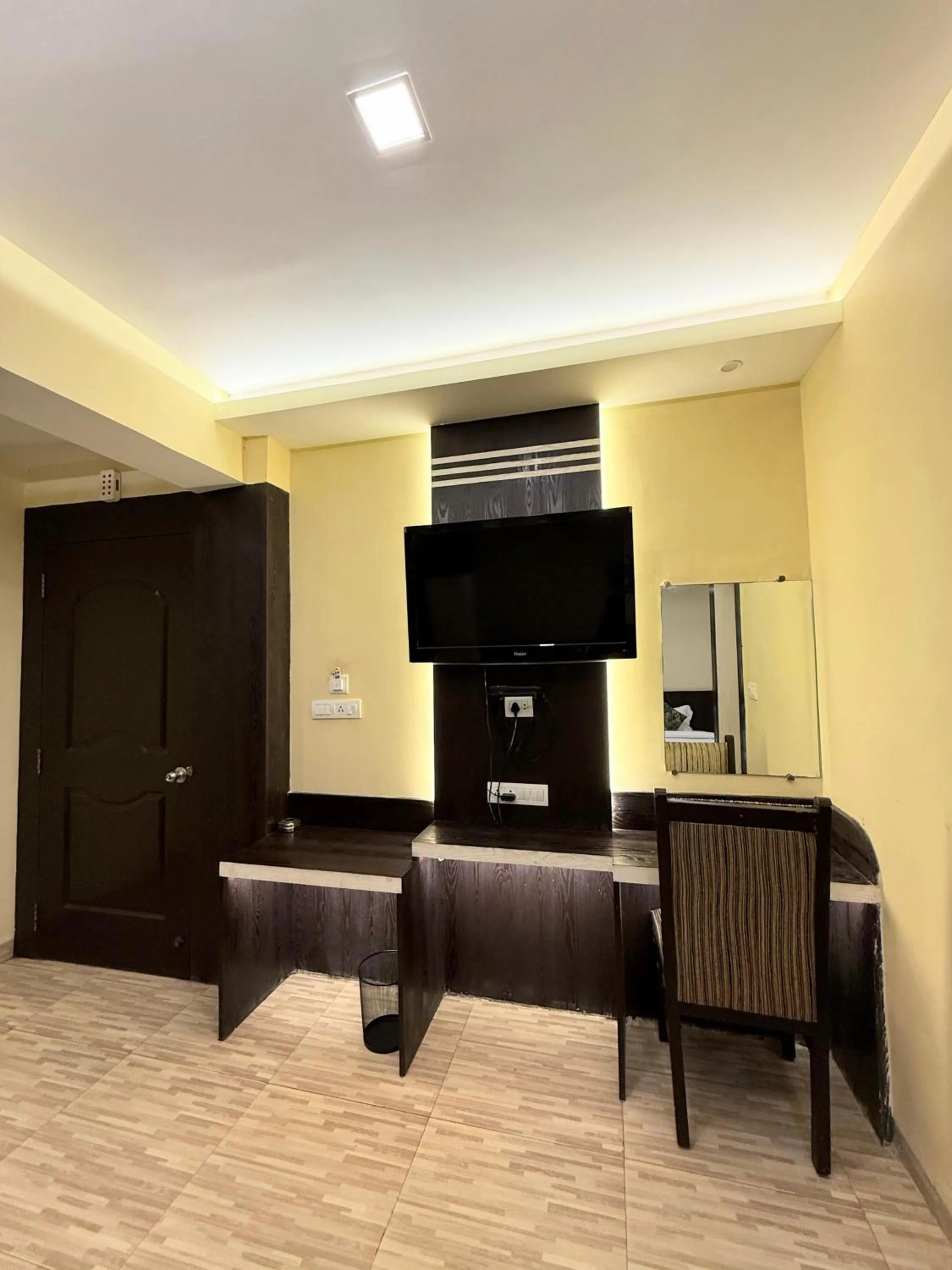 TV and multimedia in Hotel Wardhman