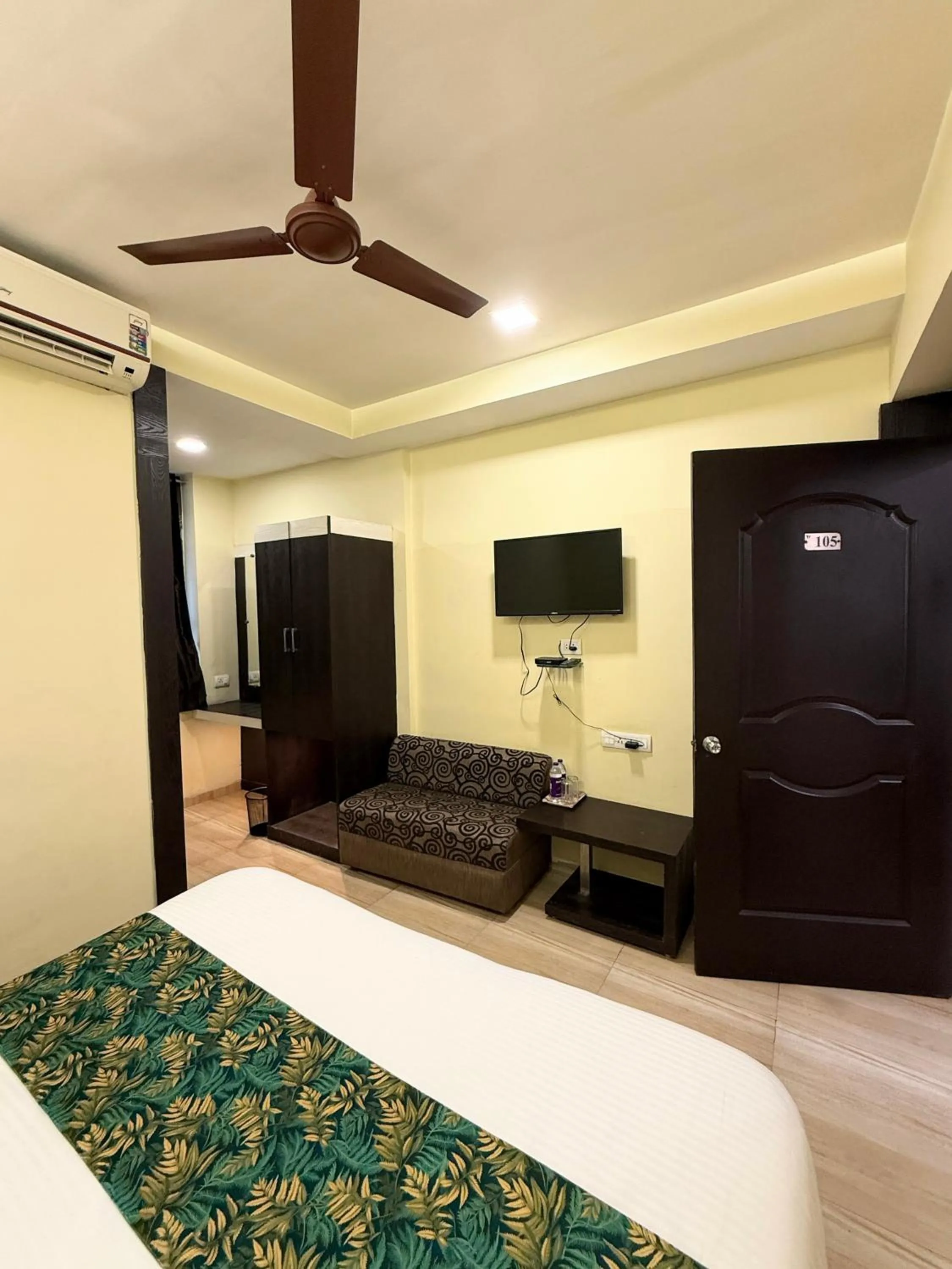 TV and multimedia, Bed in Hotel Wardhman