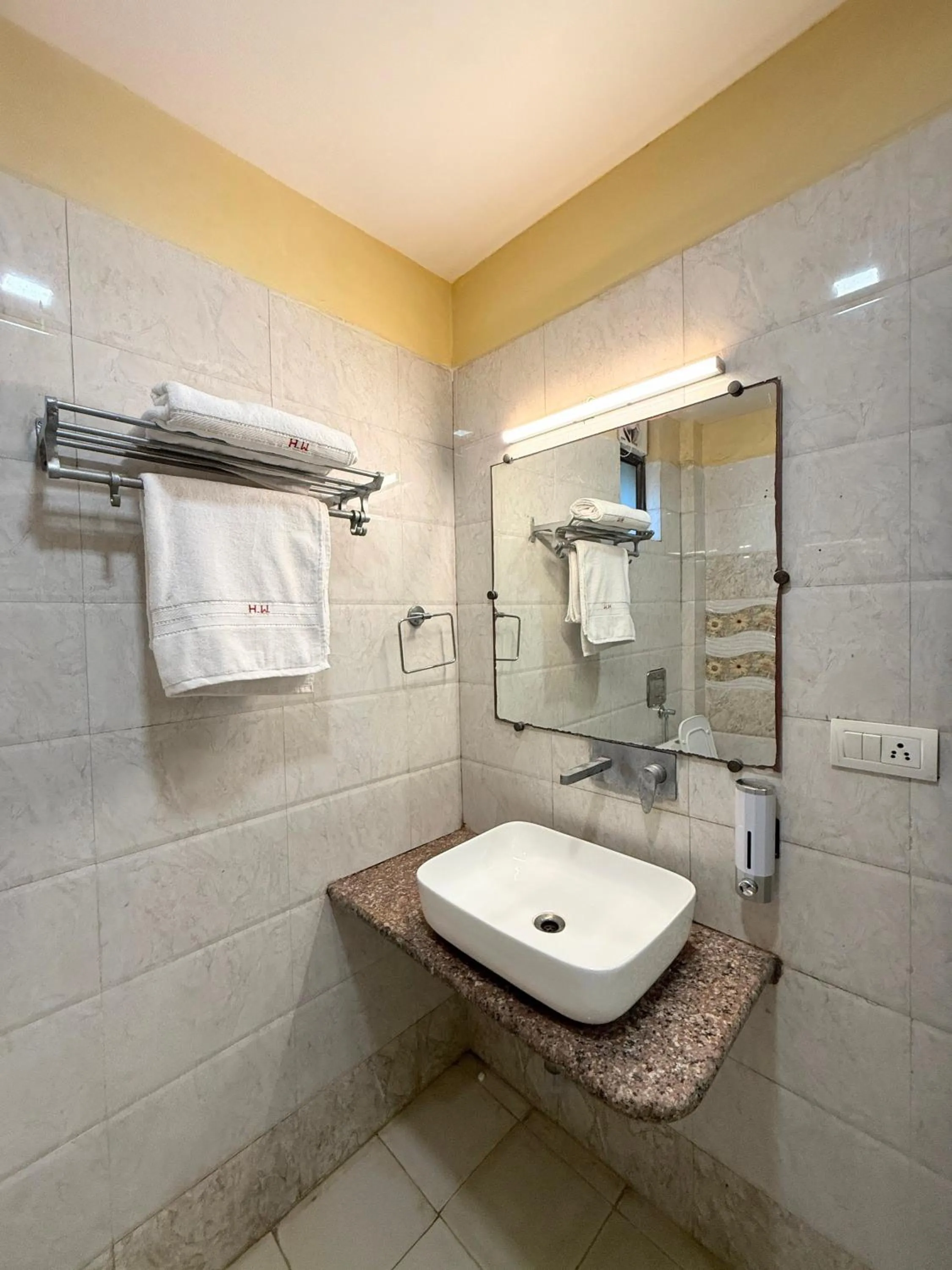 Shower in Hotel Wardhman