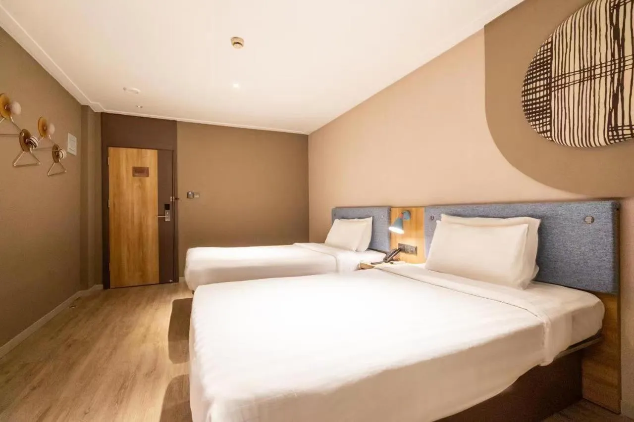 Bed in Home Inn Nanjing Railway Station Xiaoshi Metro Station