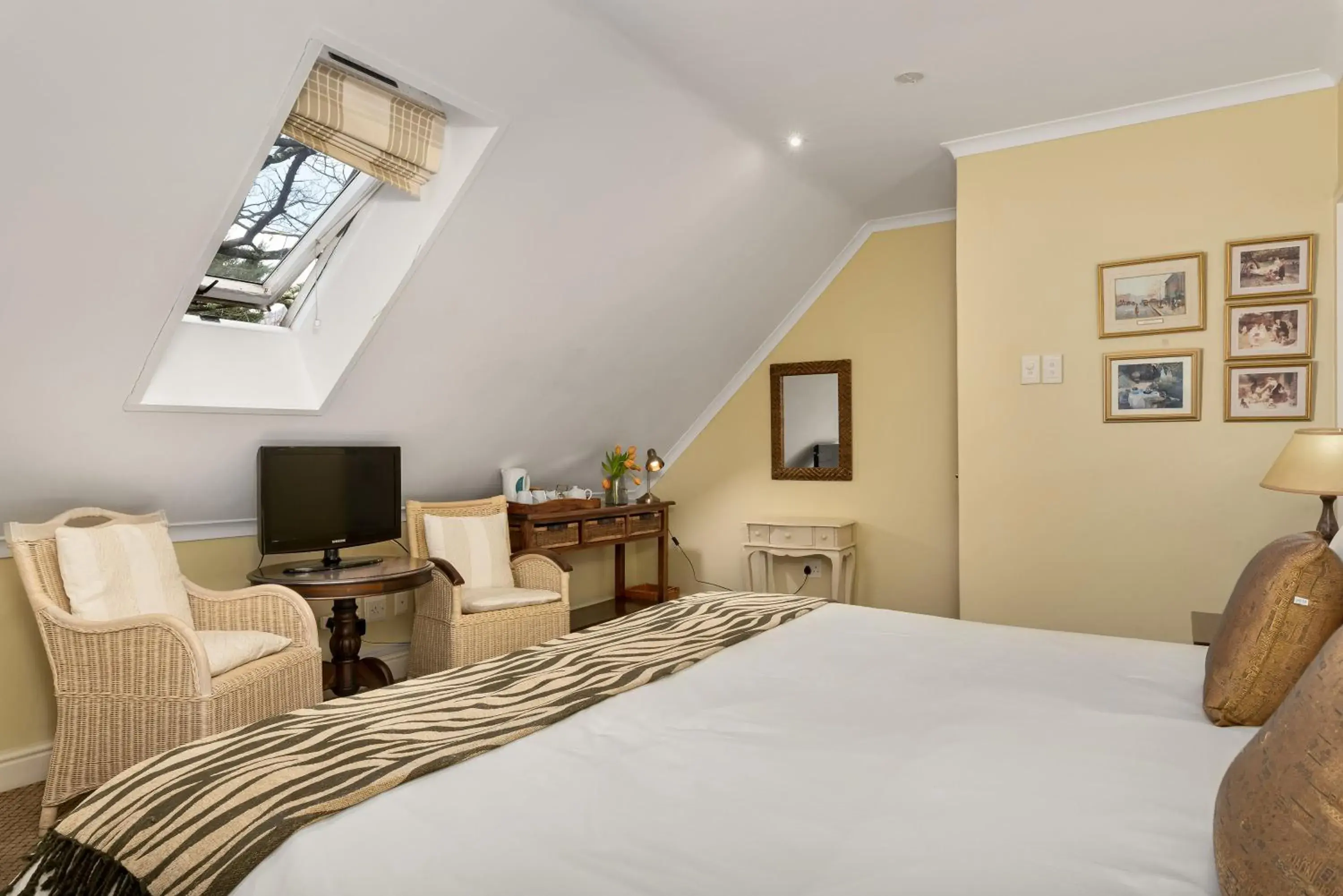 Bed in Gable Manor by Neighbourgood Bed in Gable Manor by Neighbourgood