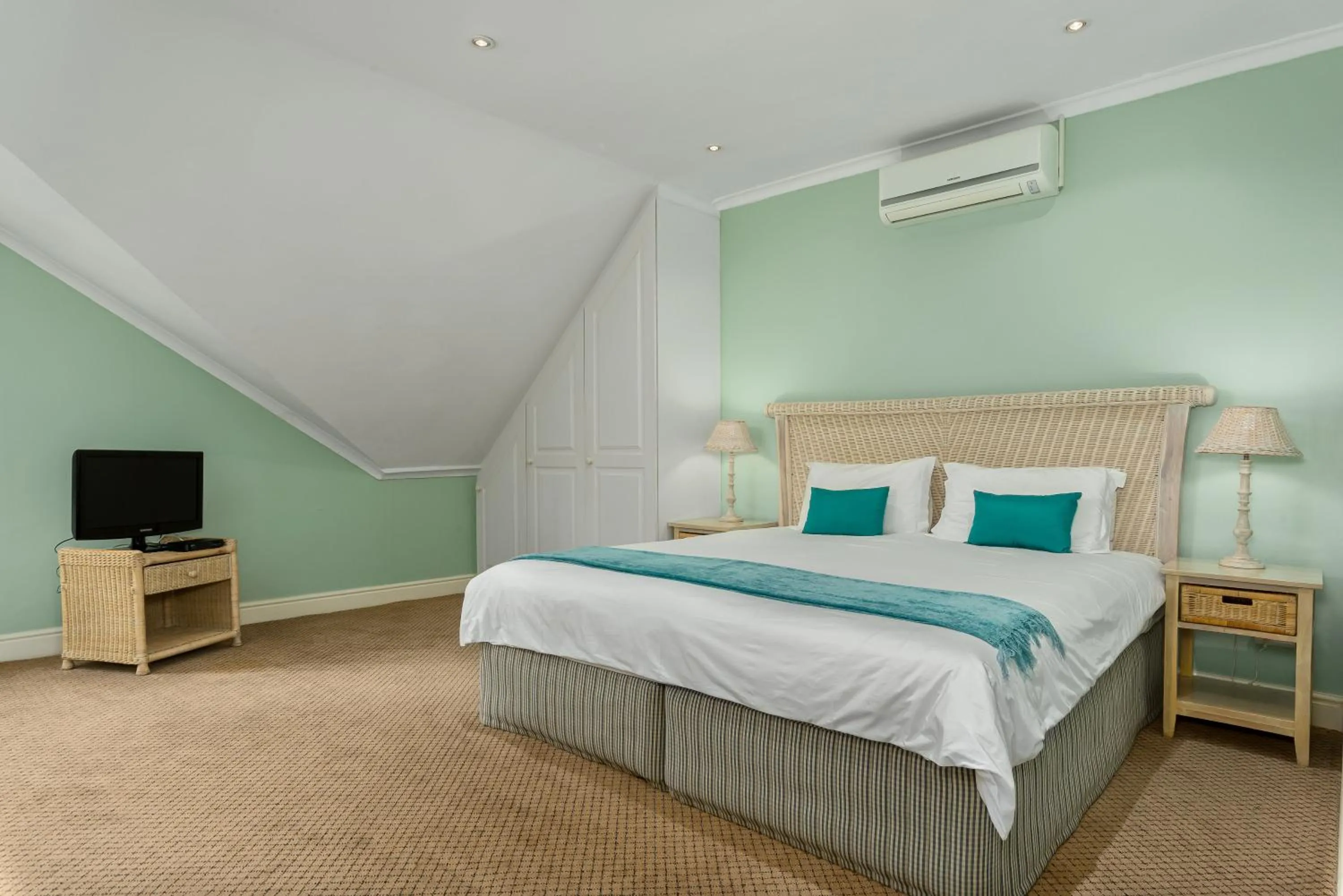 Bed in Gable Manor by Neighbourgood