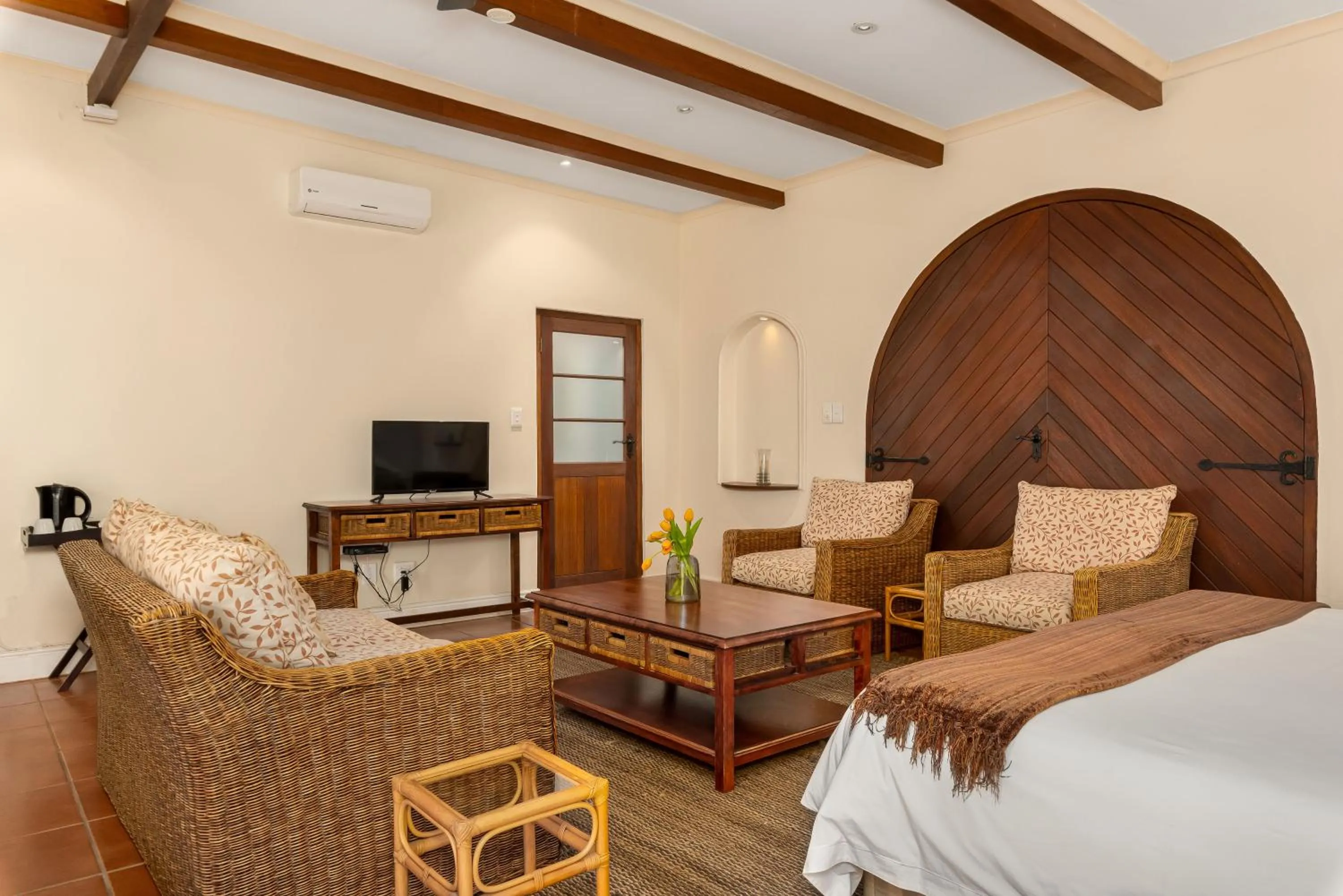 Bed in Gable Manor by Neighbourgood